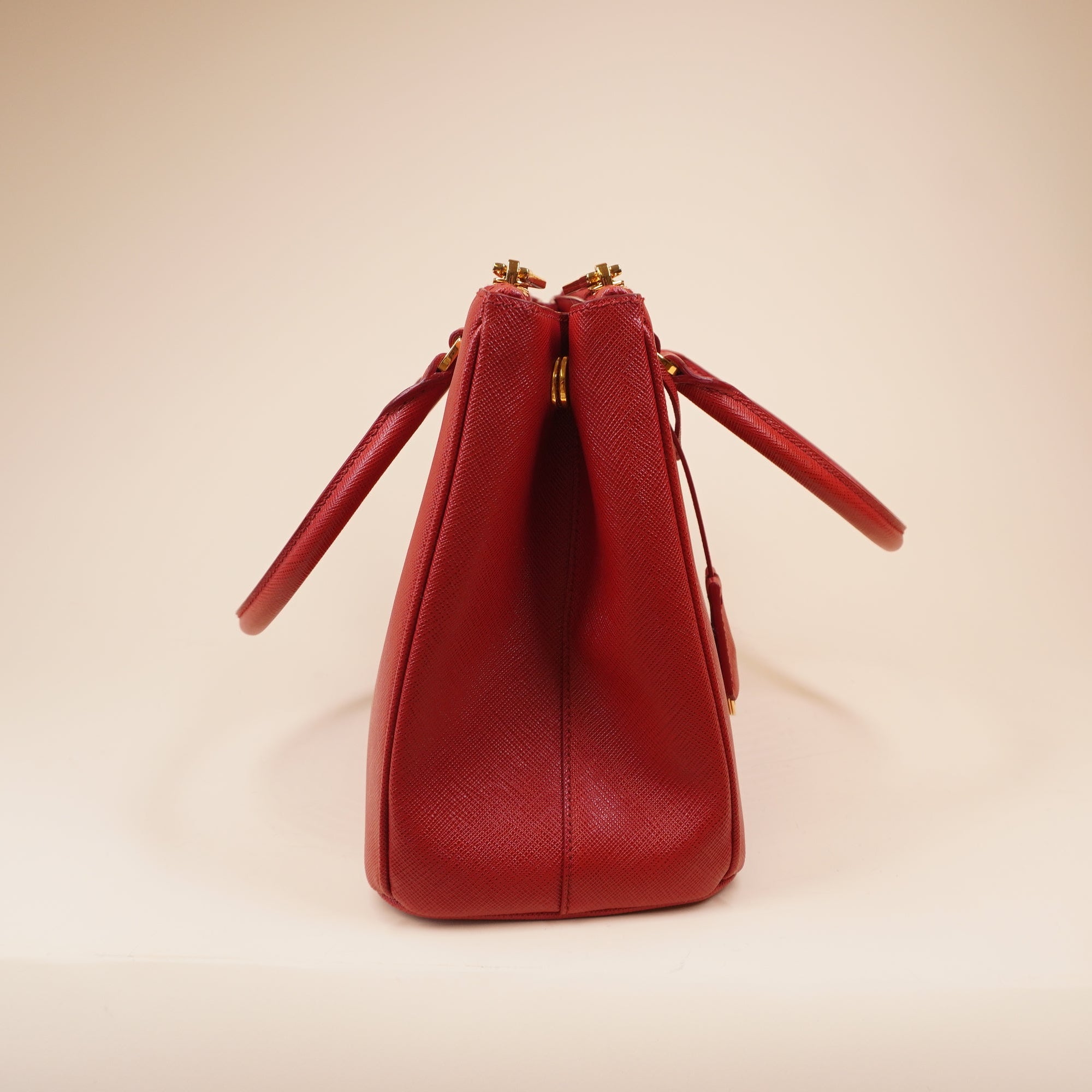 PRE-OWNED Red Saffiano Medium Galleria Double Zip Tote Fuoco