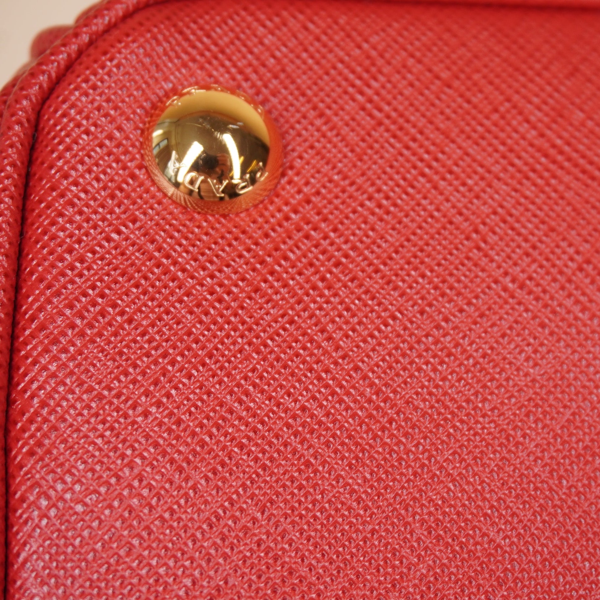 PRE-OWNED Red Saffiano Medium Galleria Double Zip Tote Fuoco