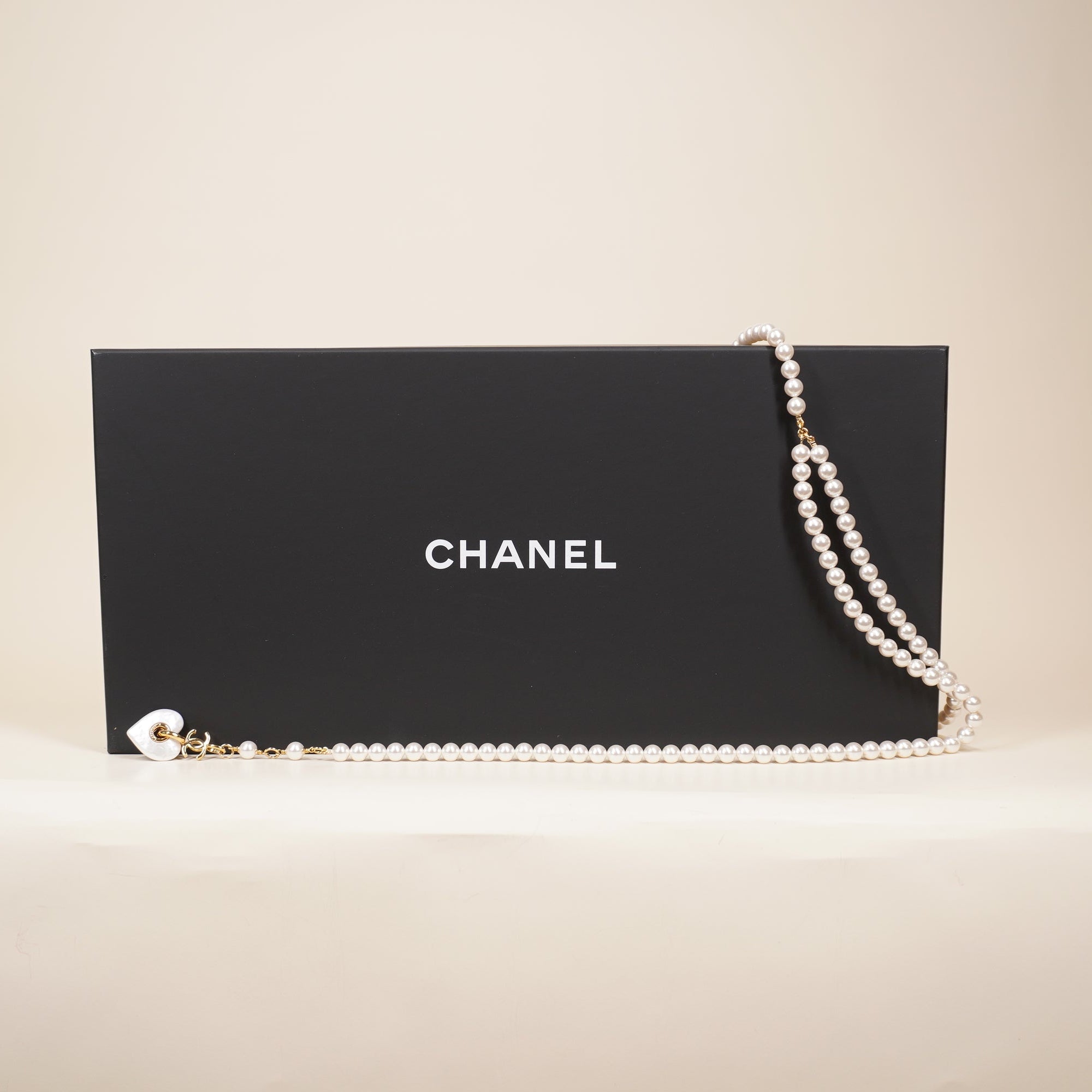 PRE-OWNED Faux Pearl Belt Double-Strand Heart and interlocking CC logo charm