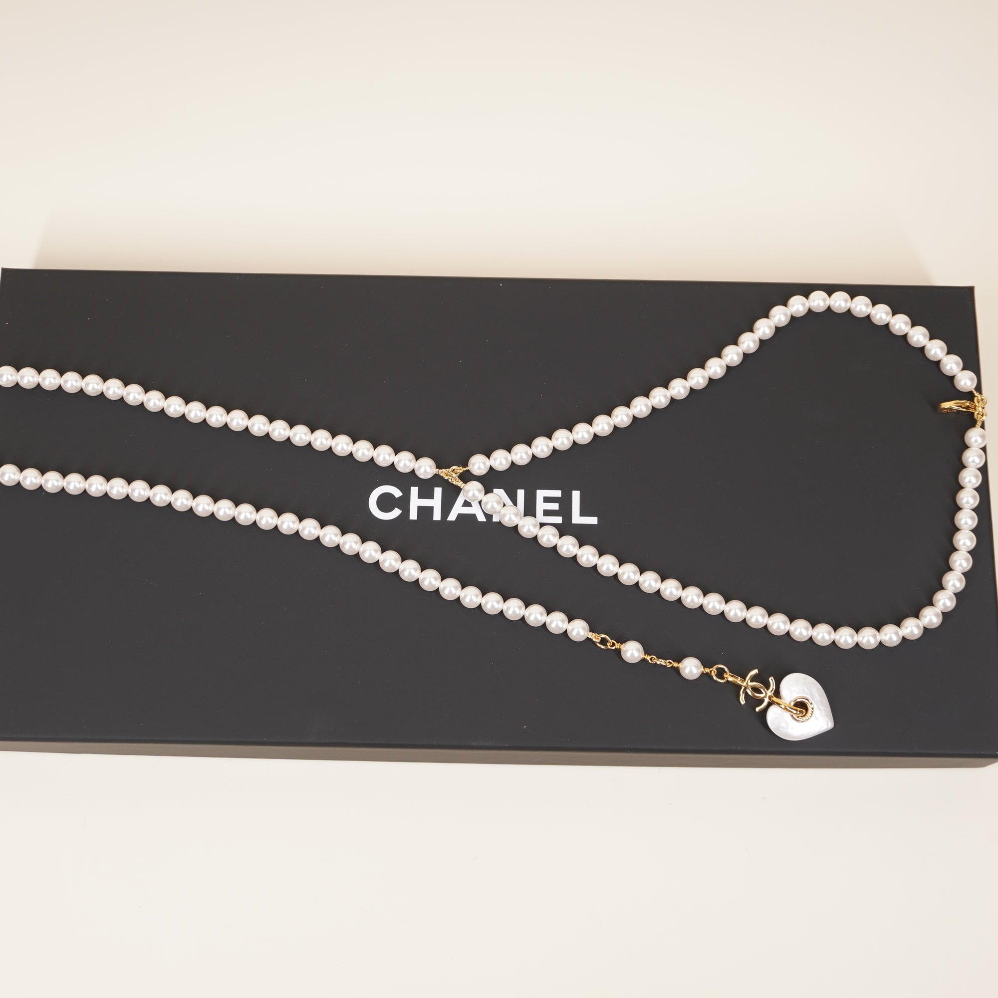 PRE-OWNED Faux Pearl Belt Double-Strand Heart and interlocking CC logo charm