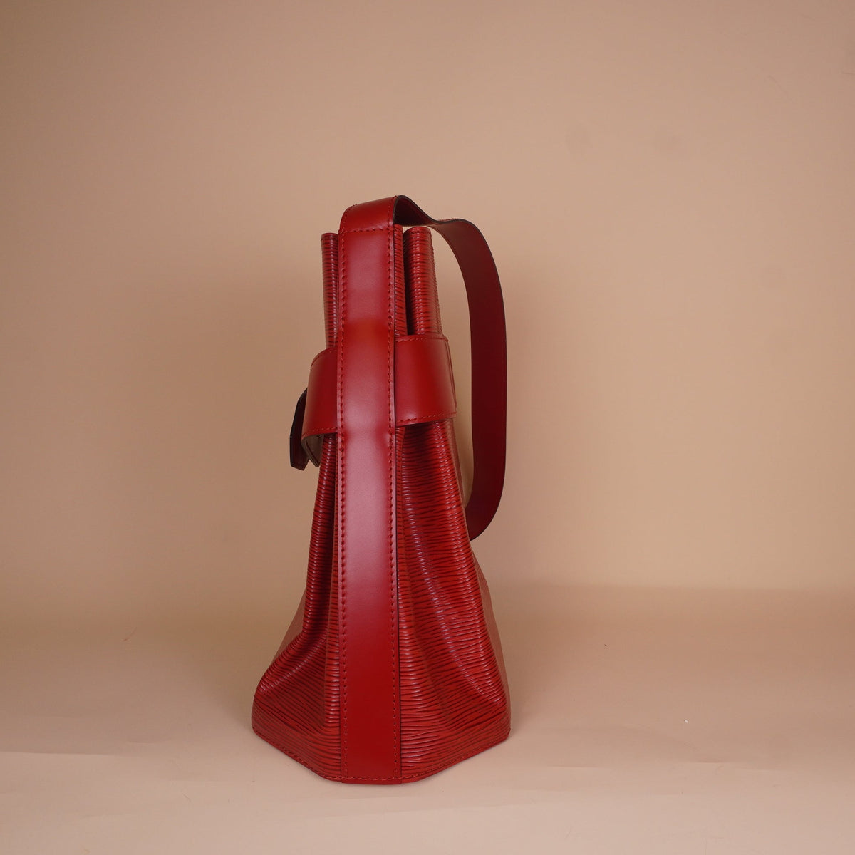 PRE-OWNED LV Epi Sac D'epaule Castillan Red