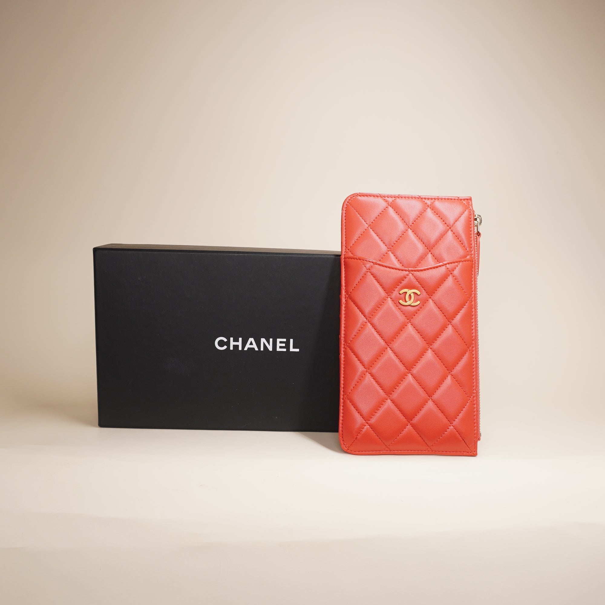 PRE-OWNED Caviar Quilted Classic iPhone Pouch Red