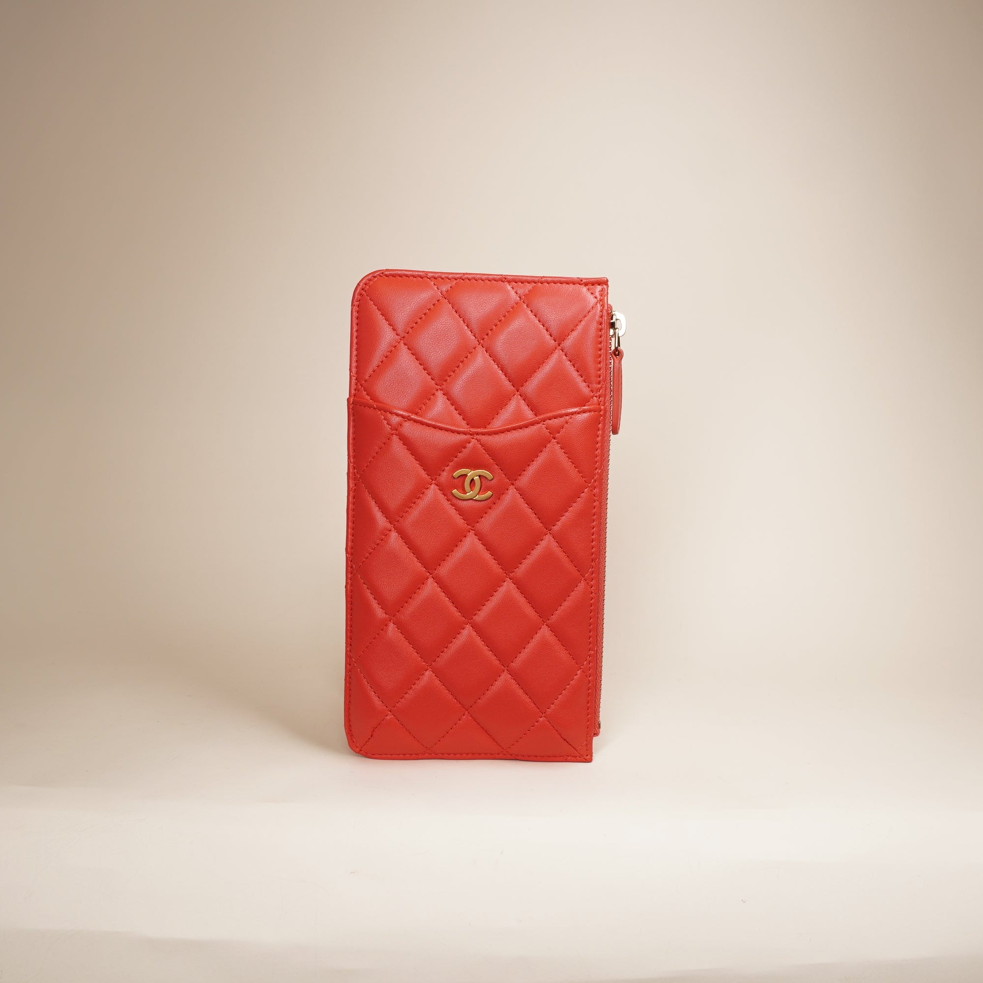 PRE-OWNED Caviar Quilted Classic iPhone Pouch Red