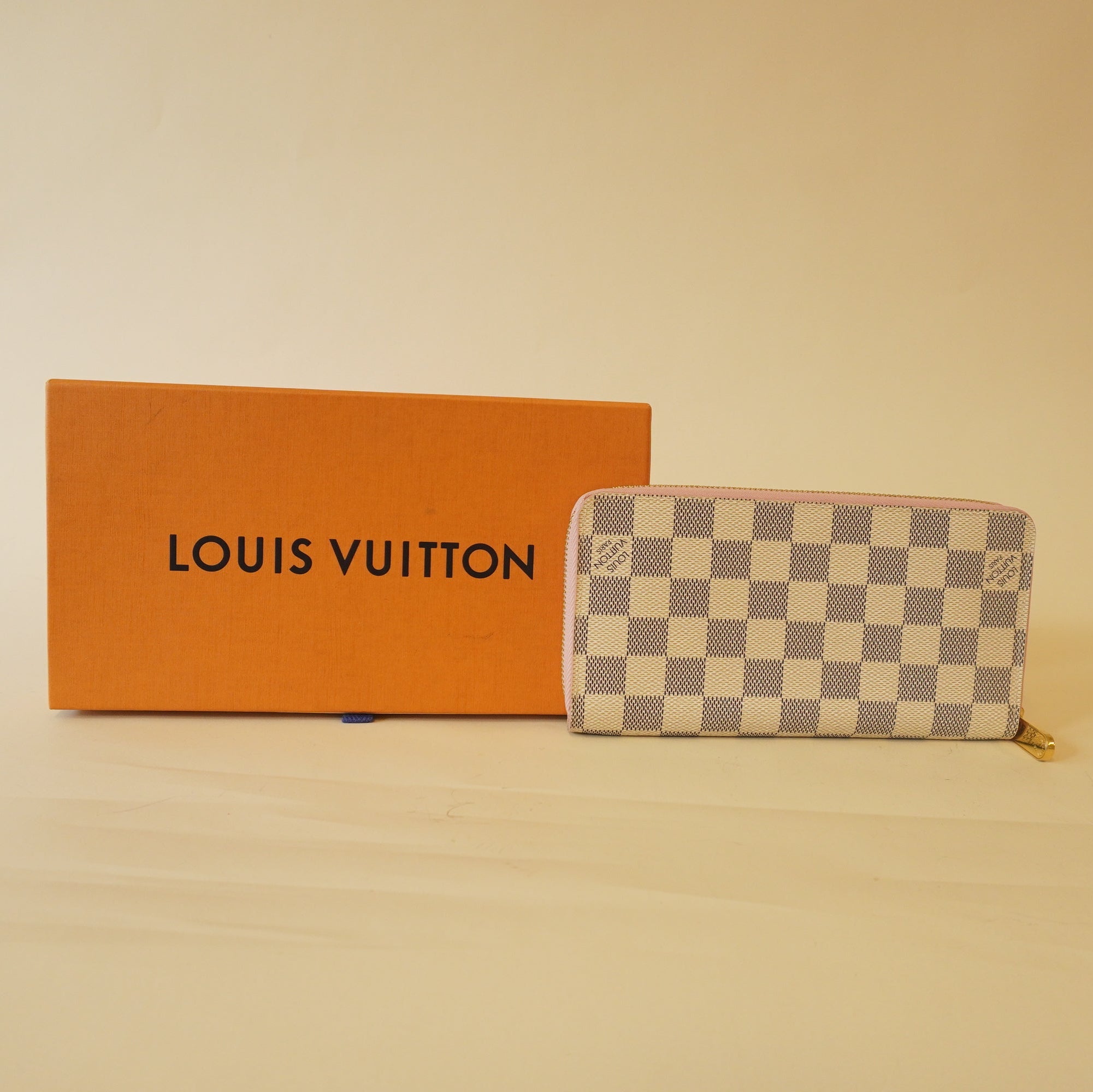 PRE-OWNED Zippy Damier Azur Wallet