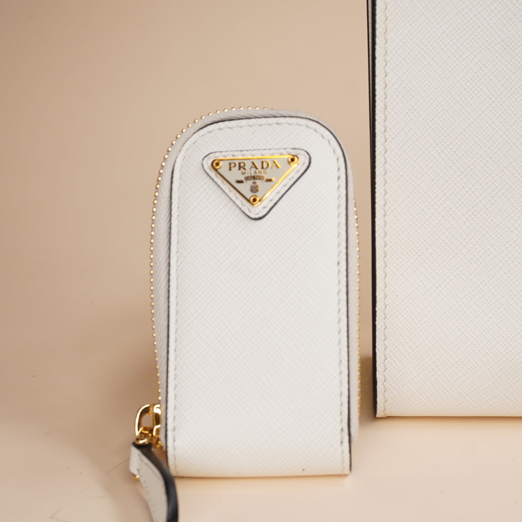 PRE-OWNED White Enameled Metal Triangle Tote Small Crossbody Bag