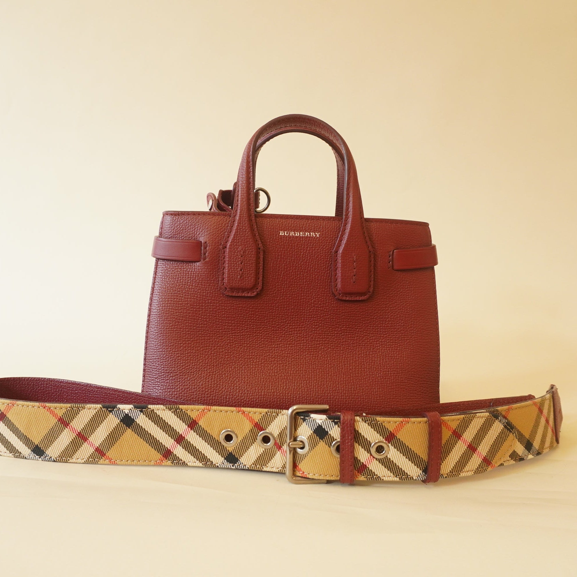 PRE-OWNED Grainy Calfskin House Check Baby Banner Tote Crimson ShoulderBag