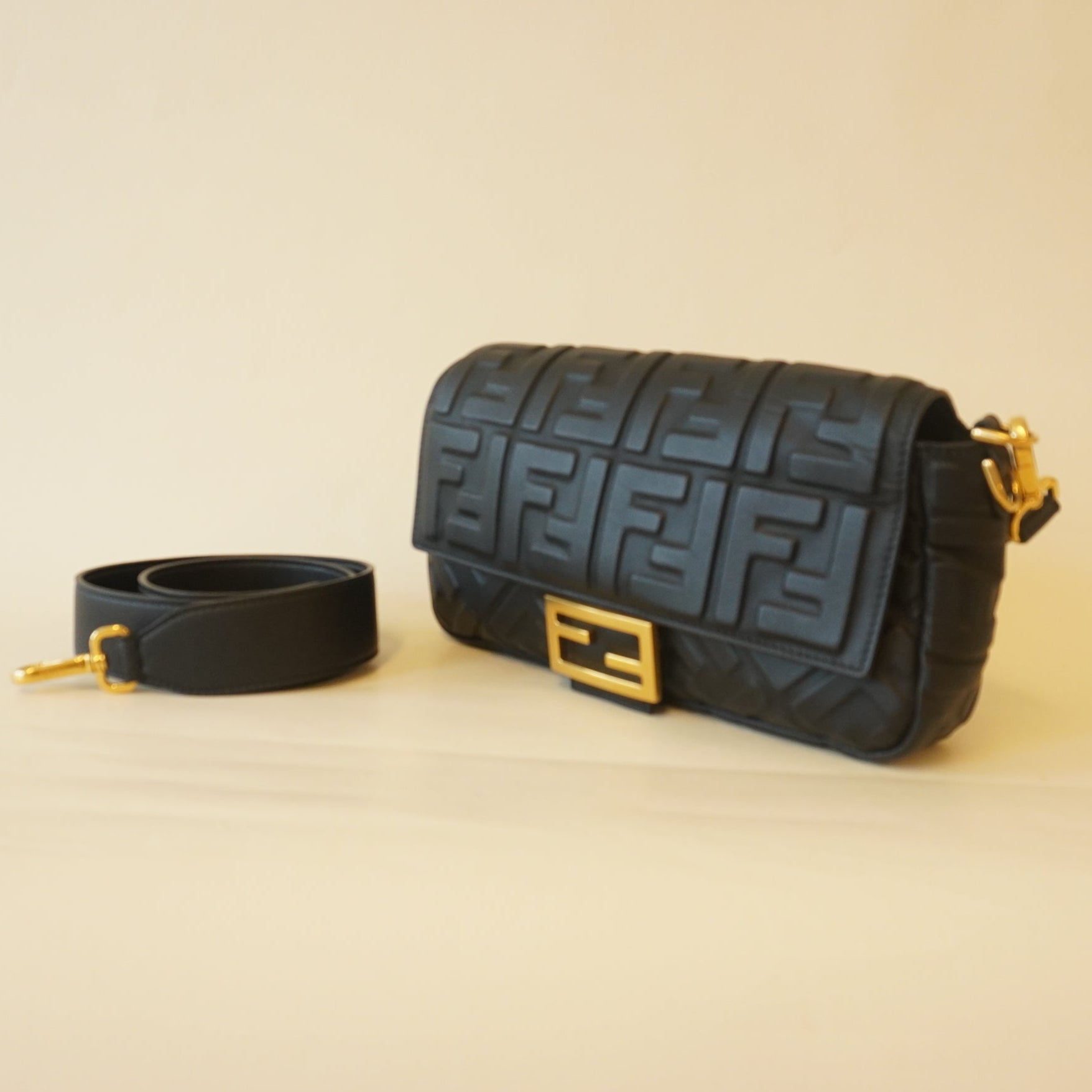 PRE-OWNED Baguette Black Calfskin Shoulder Bag