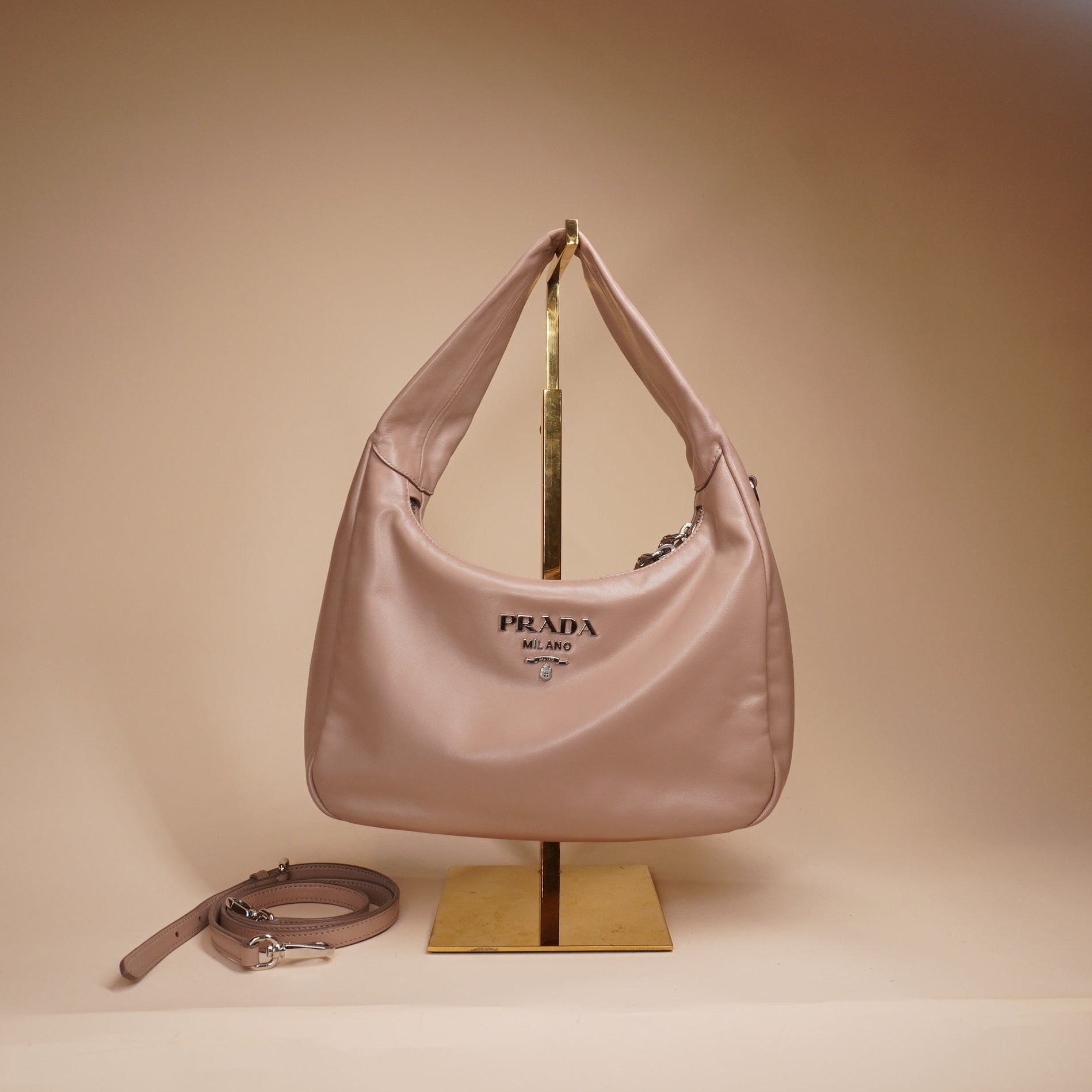 PRE-OWNED Nude Pink Leather Handbag/Shoulder bag