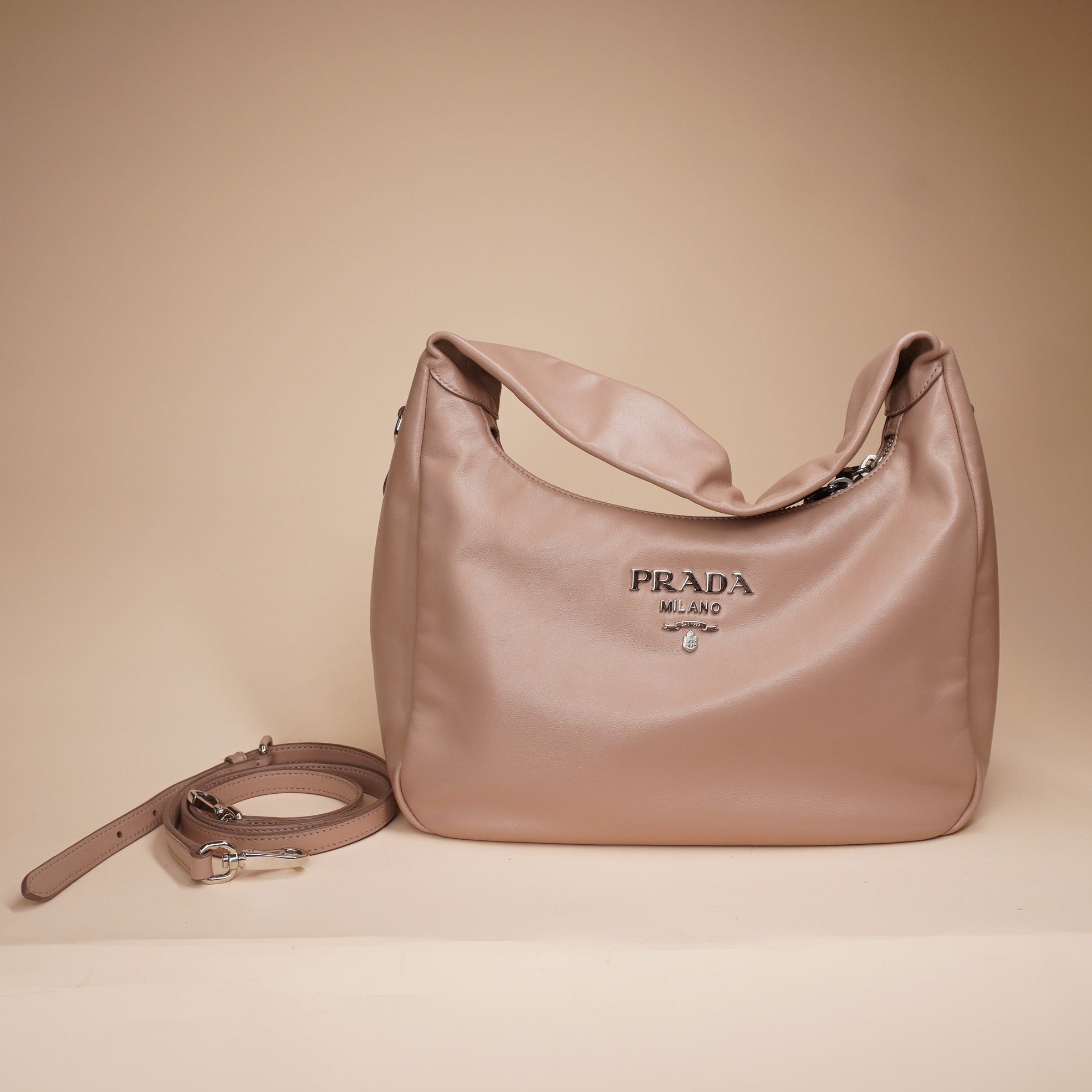 PRE-OWNED Nude Pink Leather Handbag/Shoulder bag