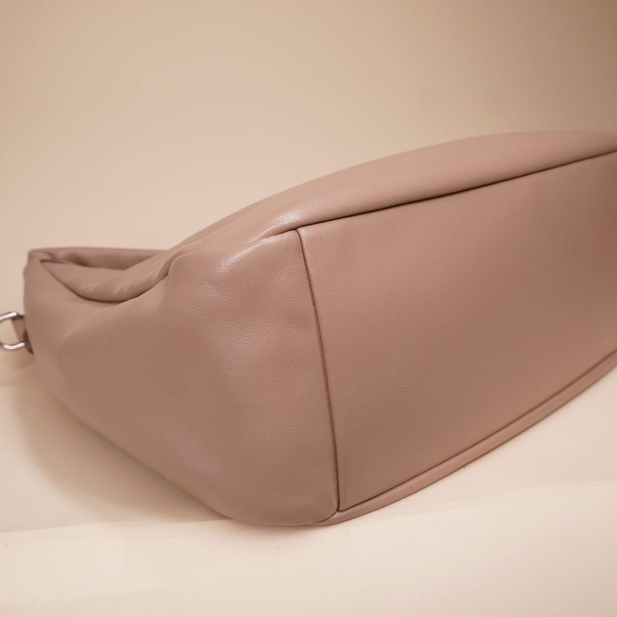 PRE-OWNED Nude Pink Leather Handbag/Shoulder bag