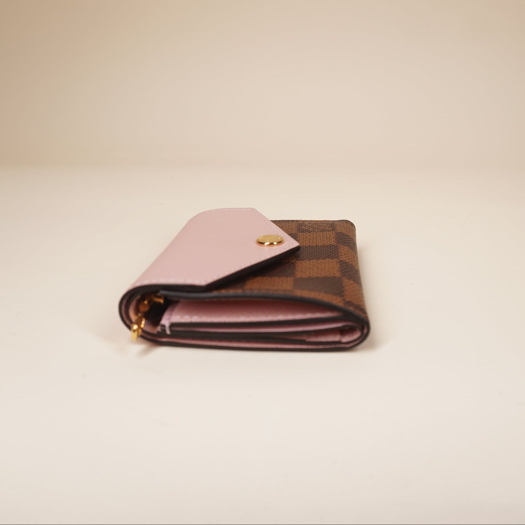 PRE-OWNED LV Zoe Damier Canvas Short Wallet