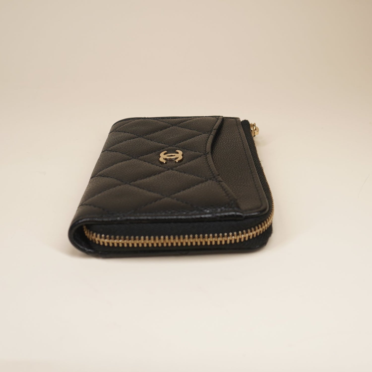 PRE-OWNED Caviar Quilted CC Zip Around Card Holder Black