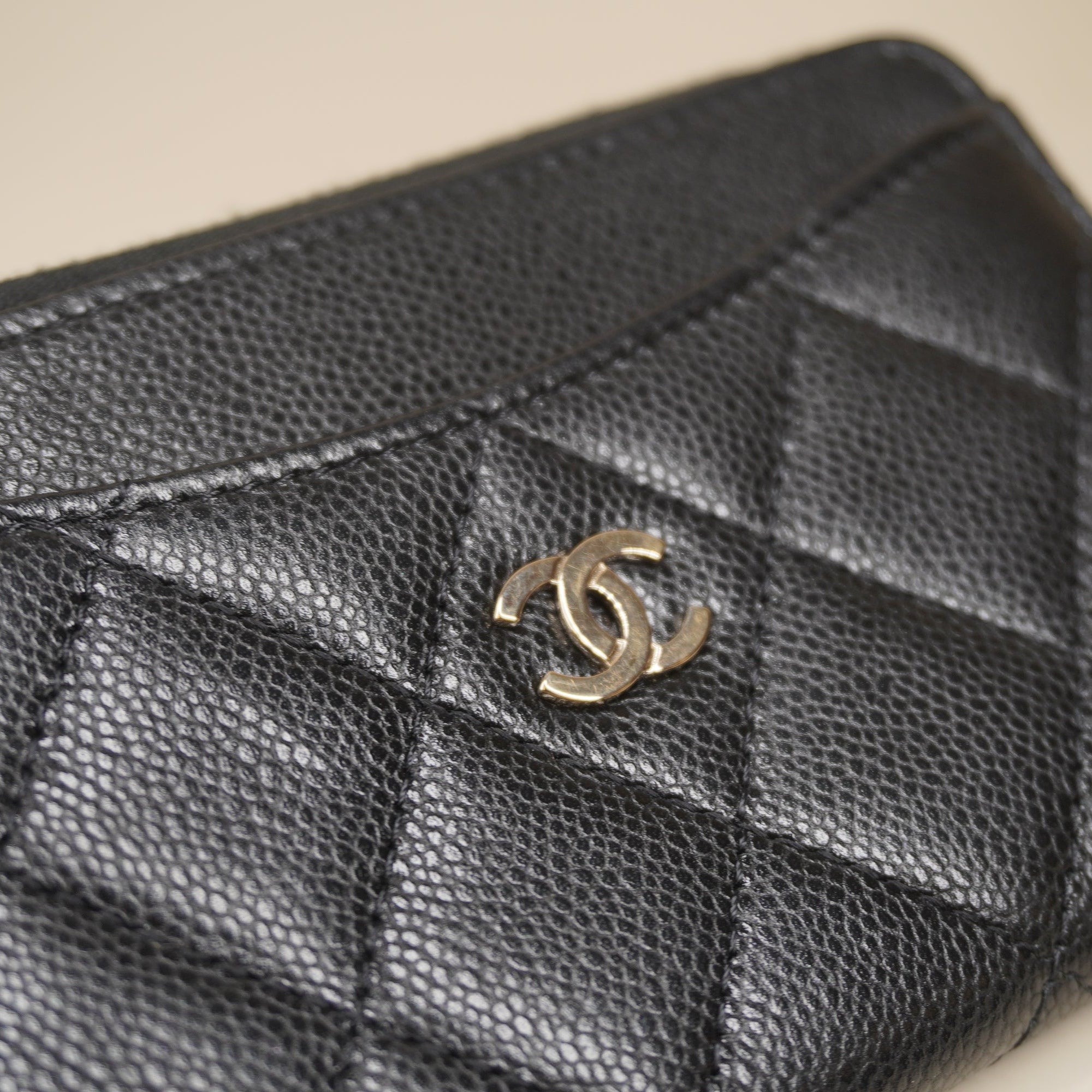 PRE-OWNED Caviar Quilted CC Zip Around Card Holder Black