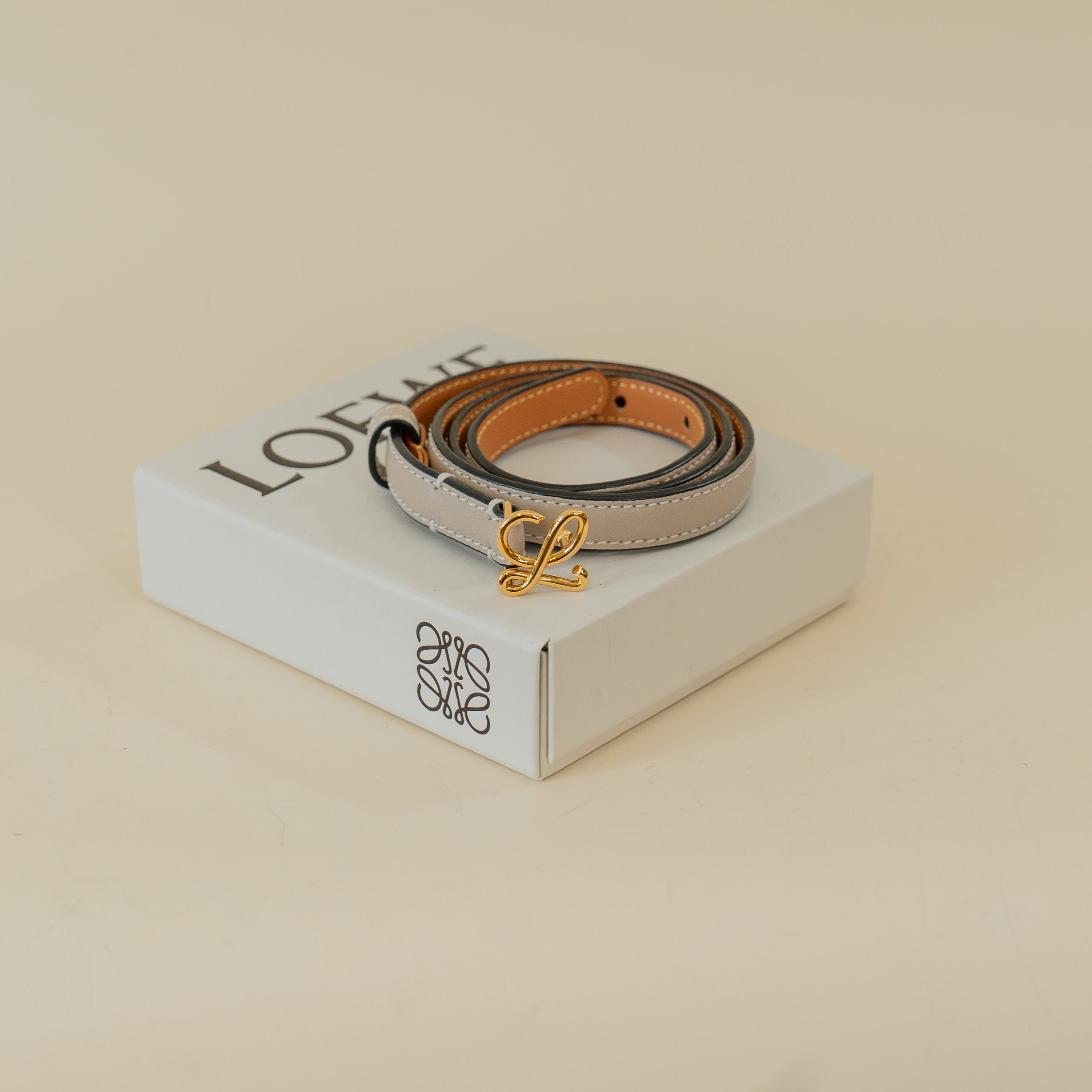 PRE-OWNED Belt Gray Beige Leather