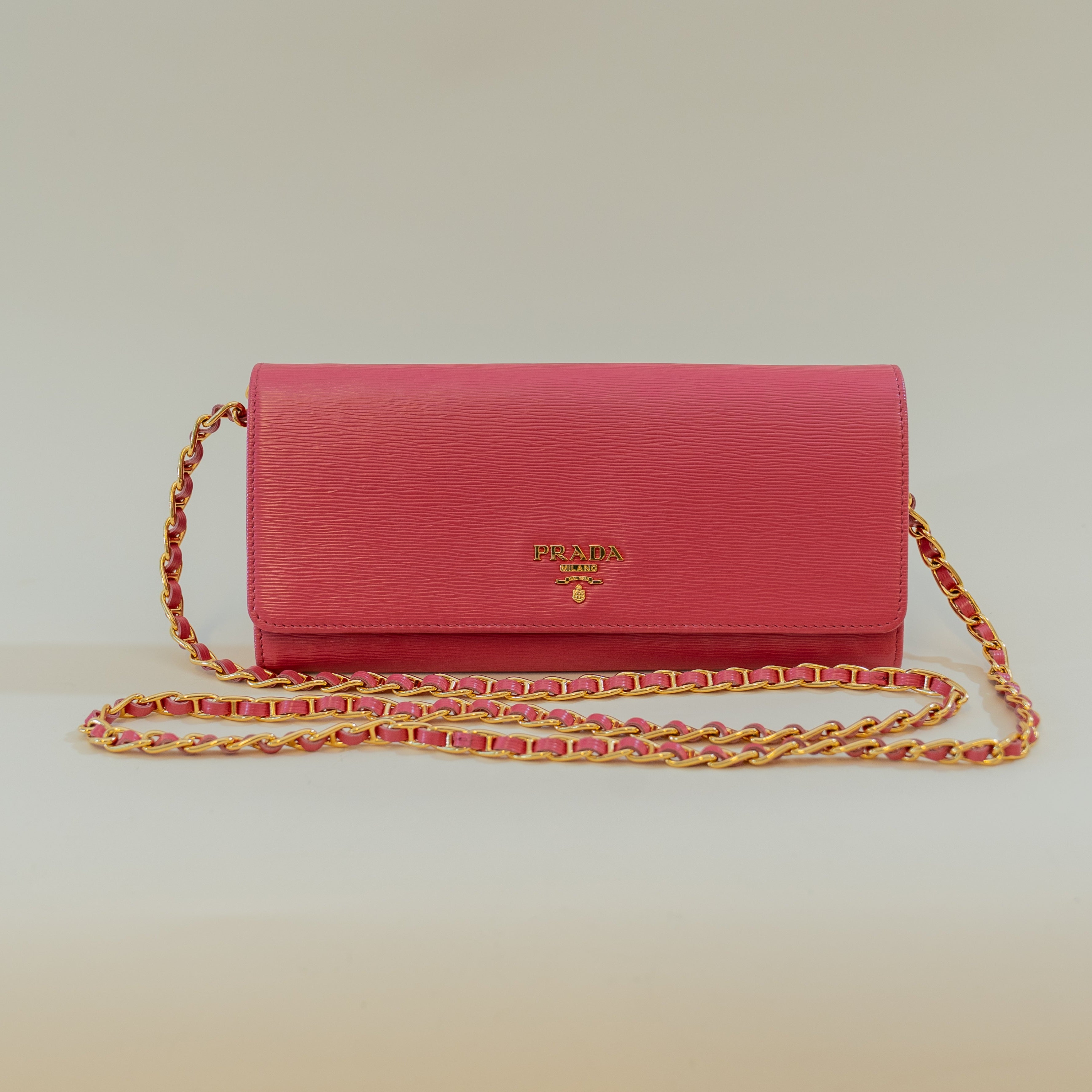PRE-OWNED Peonia Vitello Move Metal Oro Chain Wallet Crossbody Bag