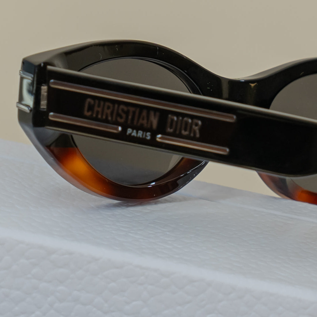 PRE-OWNED Signature B51 Cat-eye Acetate Sunglasses