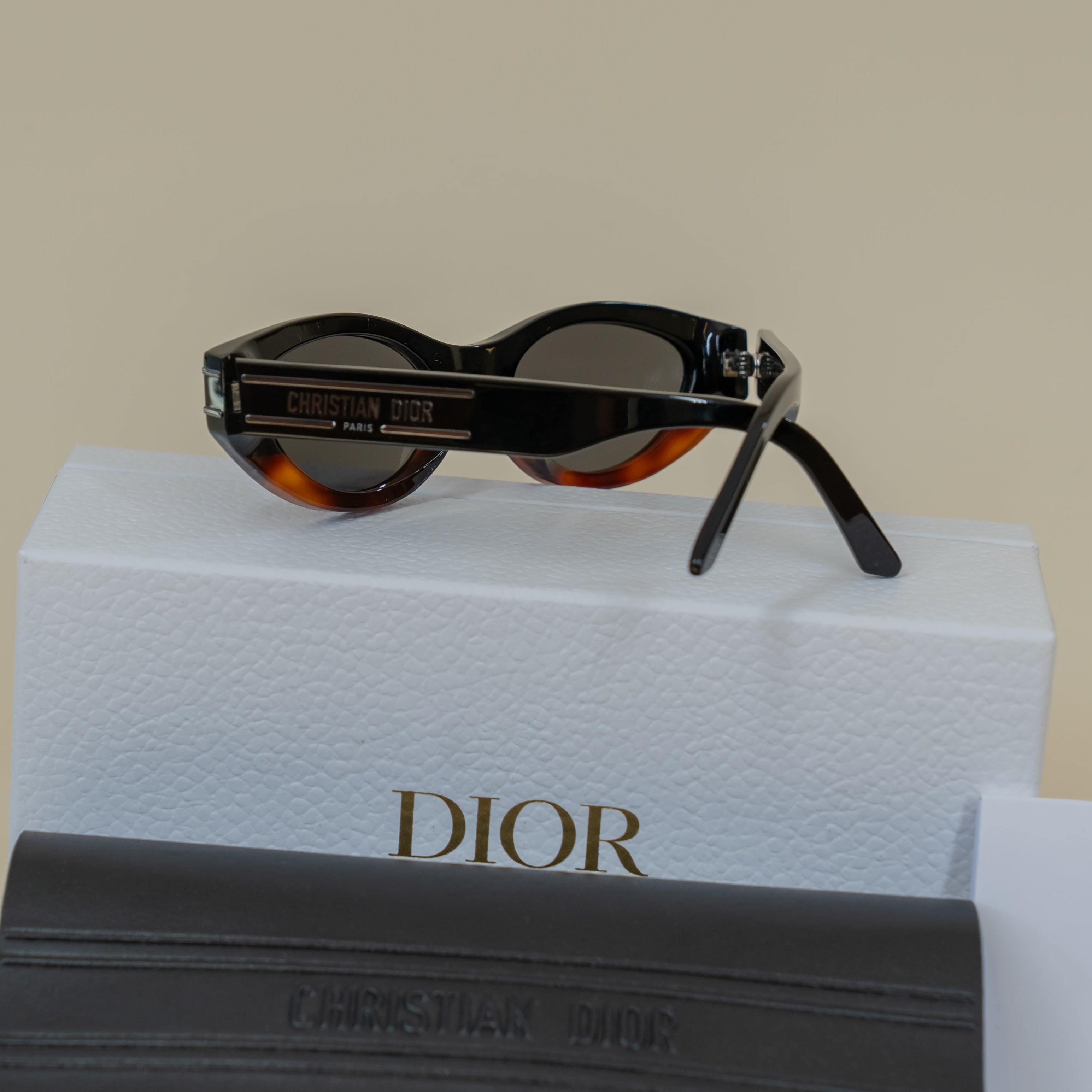 PRE-OWNED Signature B51 Cat-eye Acetate Sunglasses