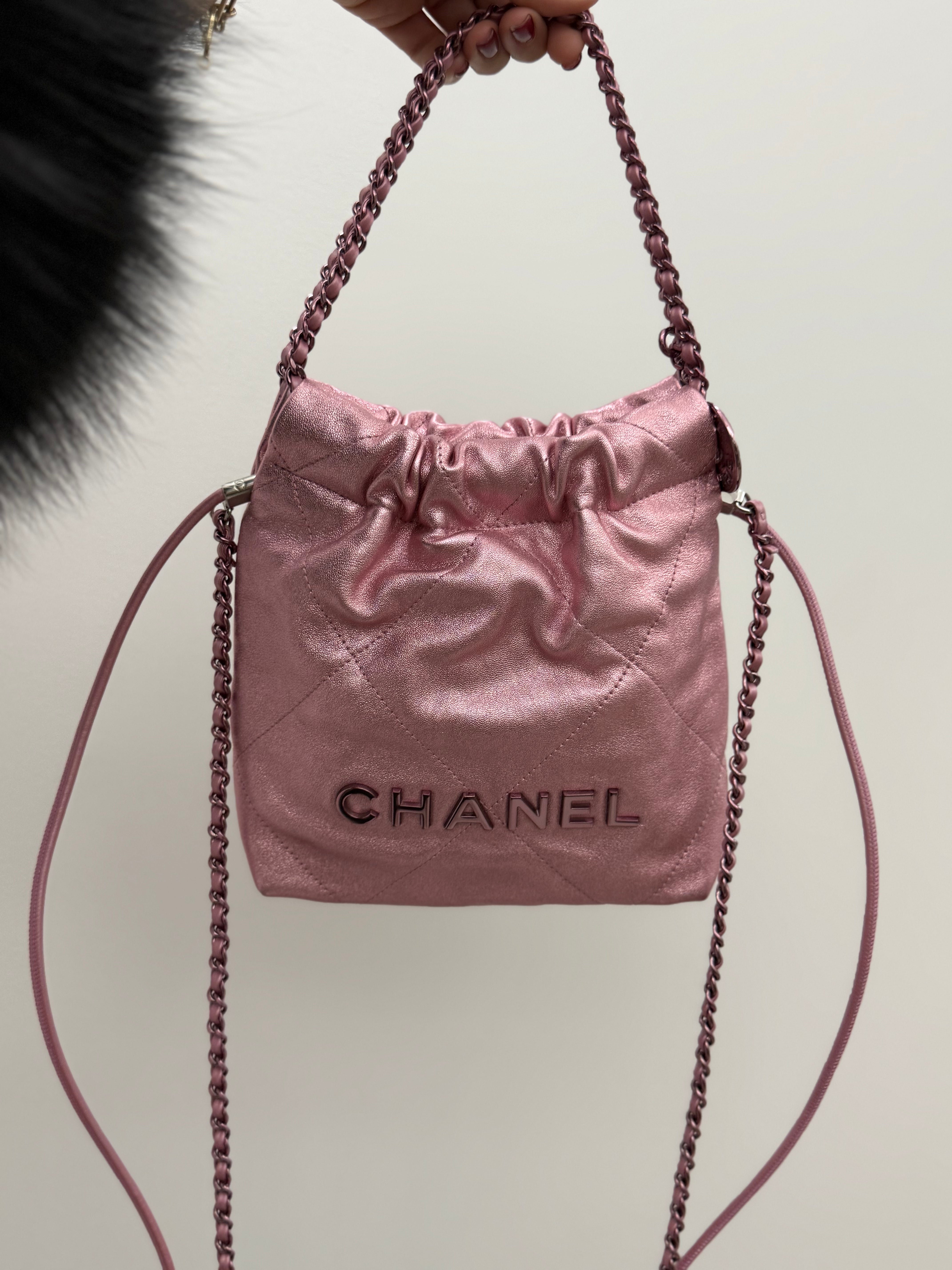 PRE-OWNED CC Metallic Lambskin Lacquered Monochrome Quilted Mini Chanel 22 Pink