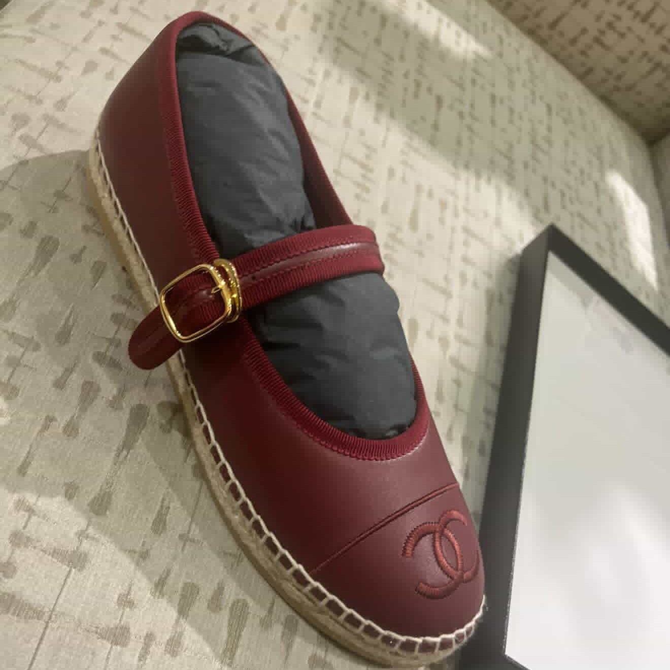 PRE-OWNED Mary janes CC Burgundy