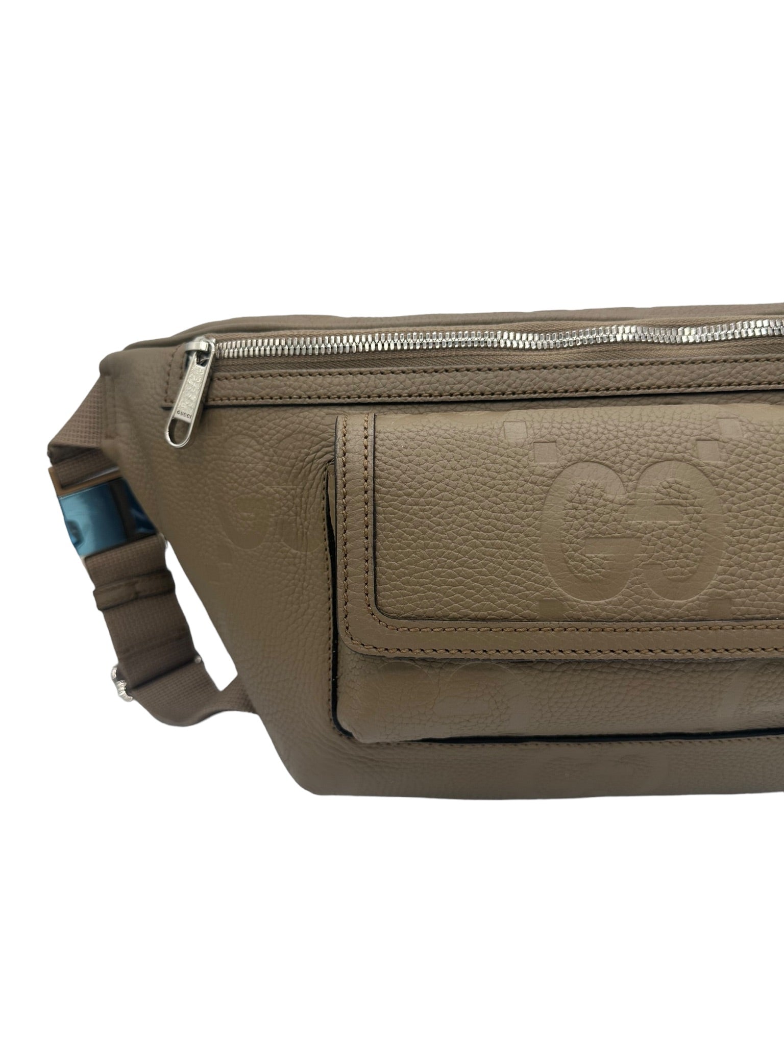 GUCCI - Riñonera de piel de becerro color topo con GG en relieve en el bolsillo y diseño jumbo