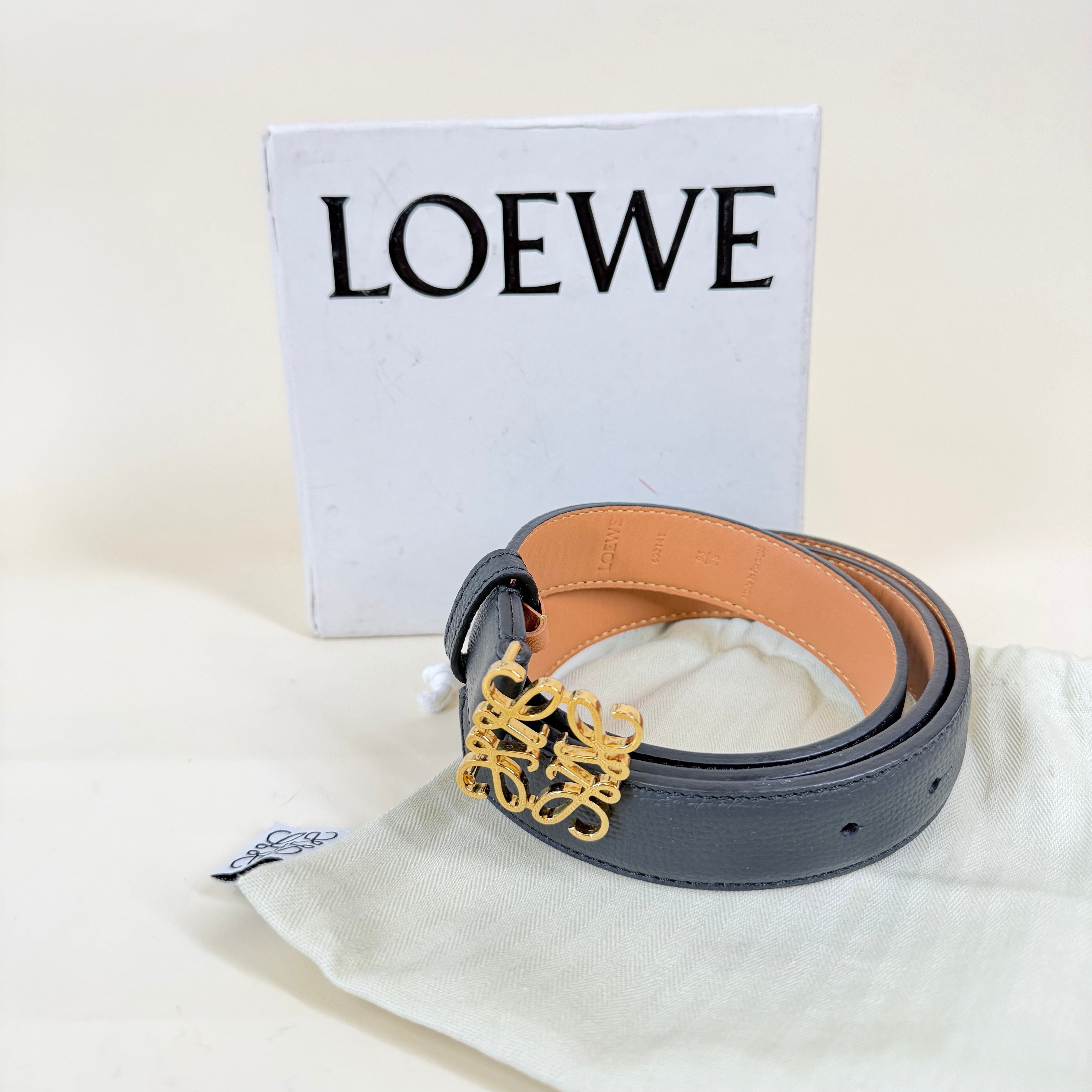 PRE-OWNED Anagram belt in smooth black calfskin 95