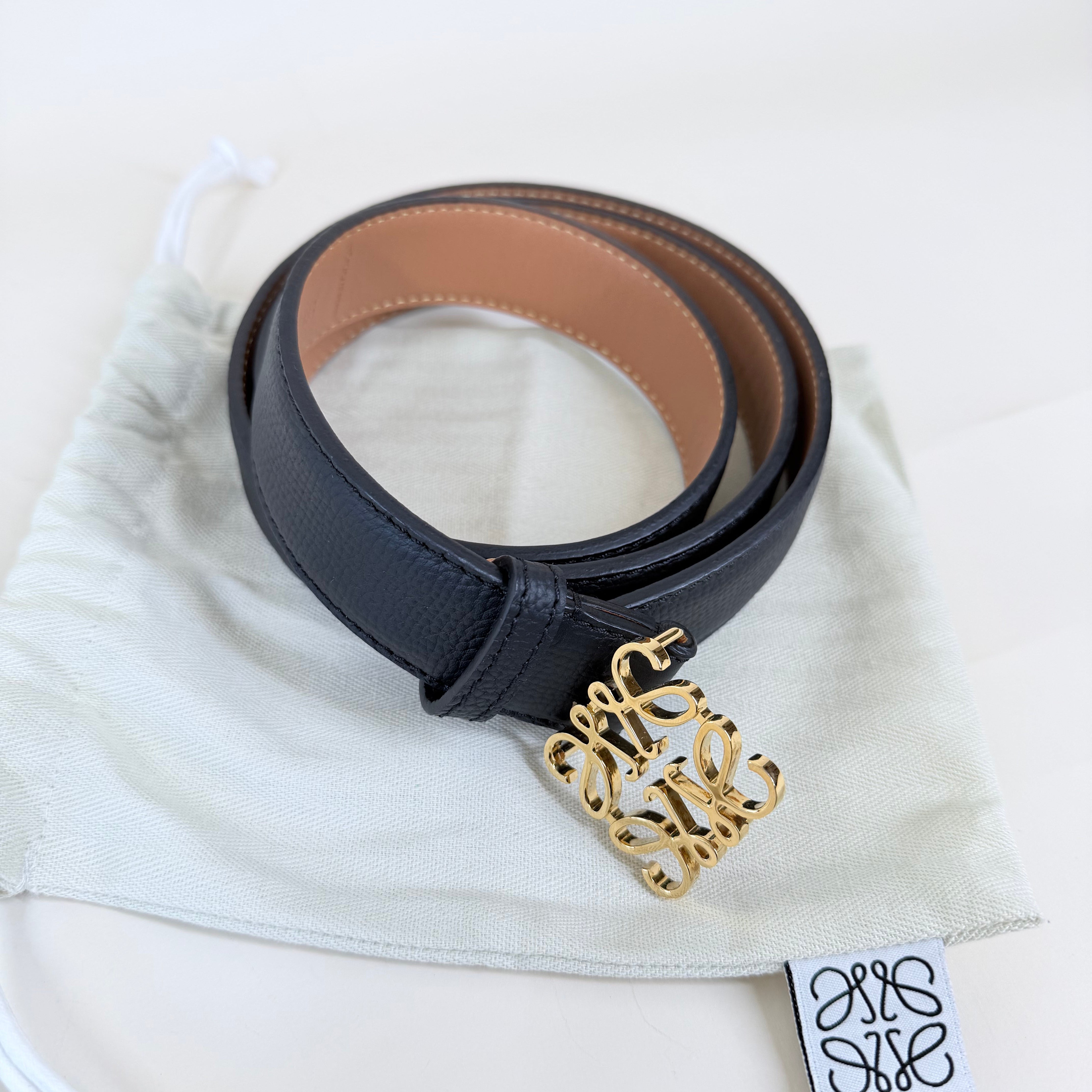 PRE-OWNED Anagram belt in smooth black calfskin 95