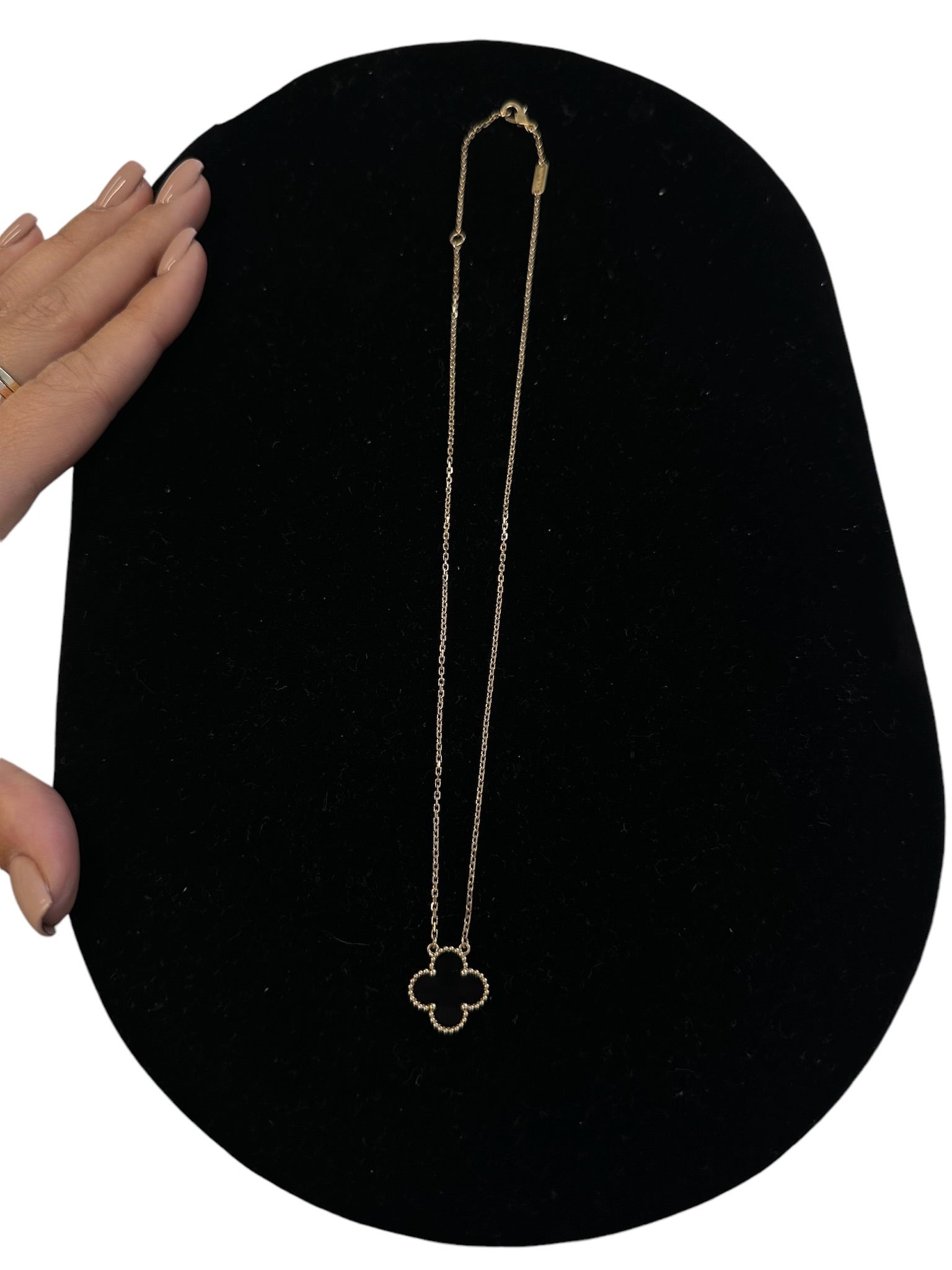 VAN CLEEF & ARPELS  - 18K Yellow Gold Vintage Alhambra Pendant With Onyx