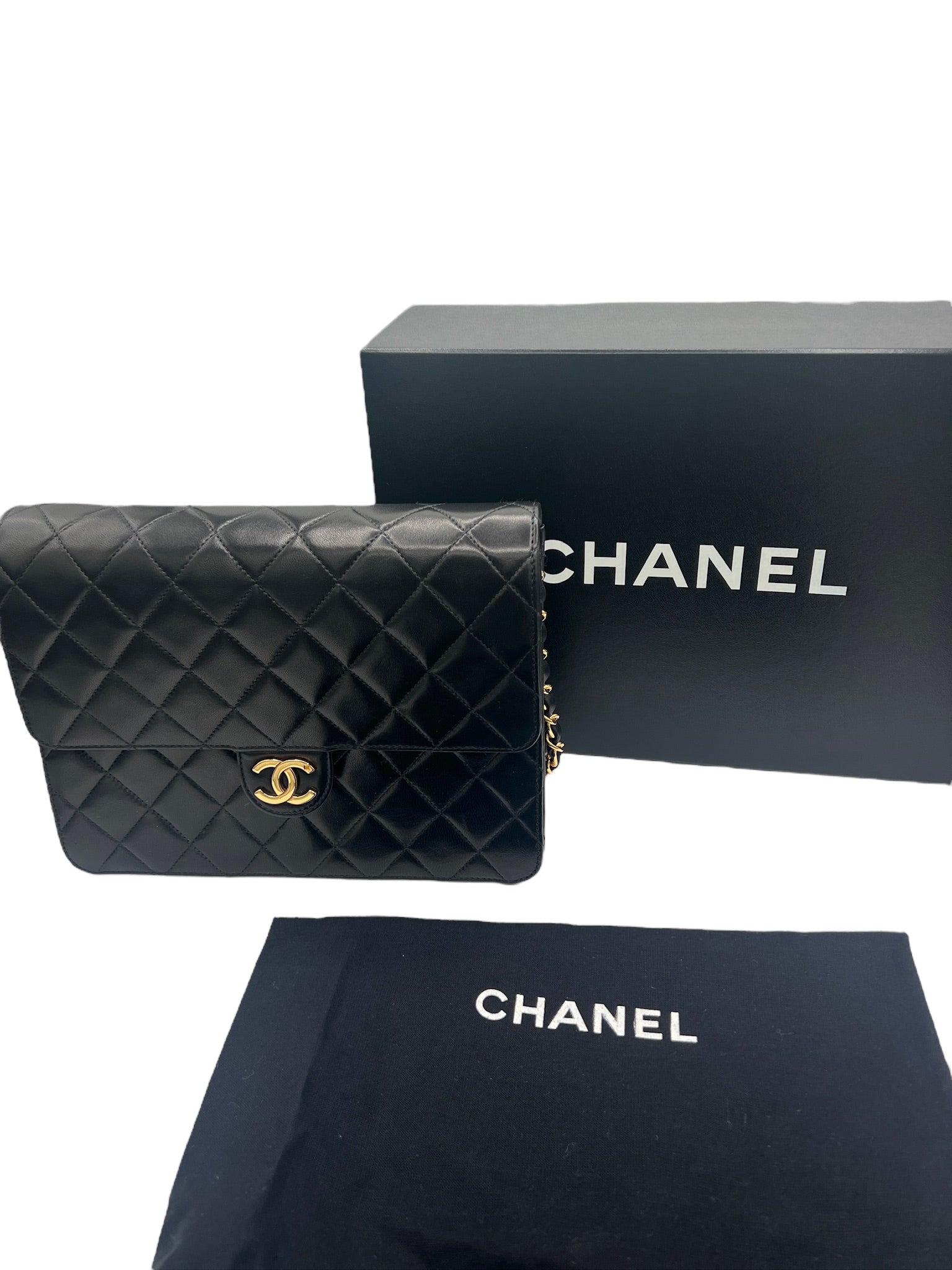 CHANEL - Bolso de hombro con solapa de piel de cordero Matelasse