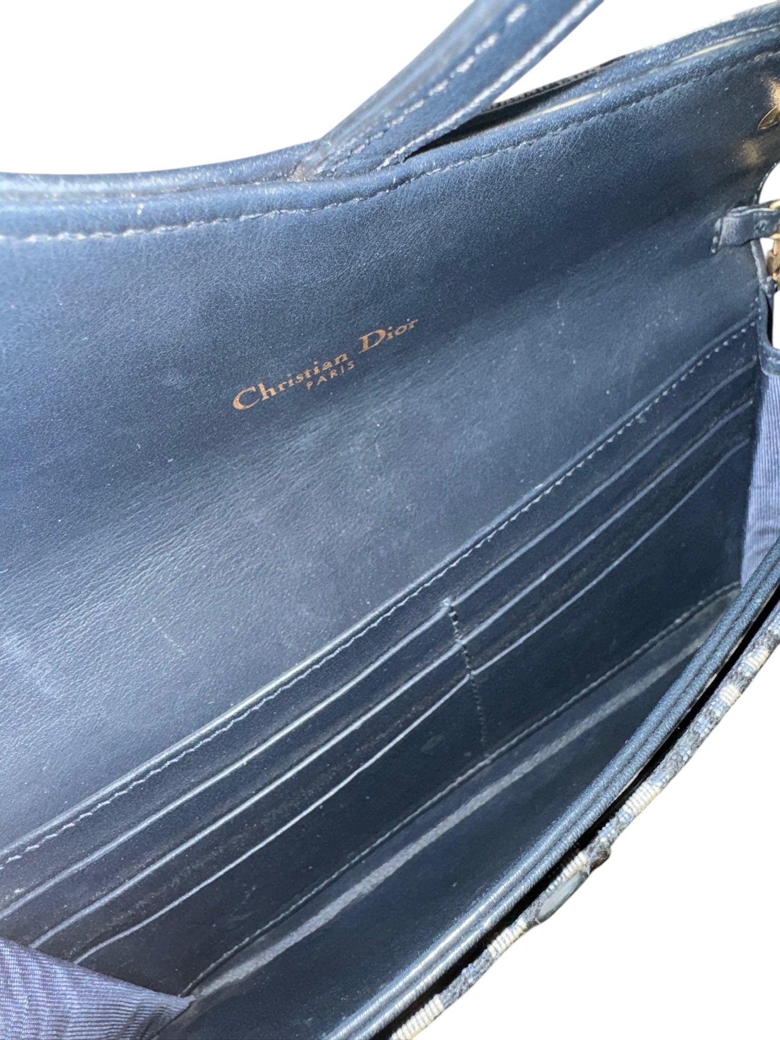 Cartera con CD de segunda mano en lona azul oblicua con cadena
