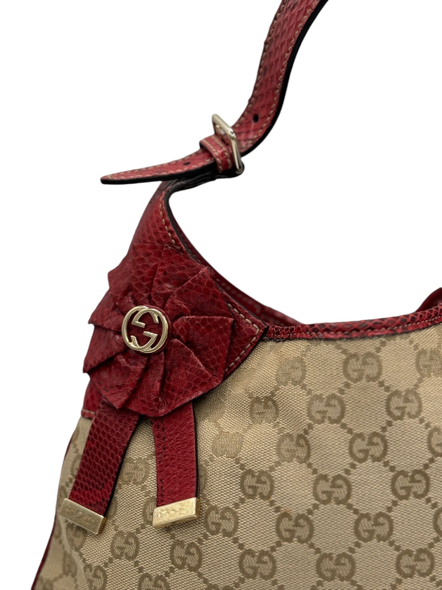 Bolso de hombro GG Canvas Trophy rojo y beige de segunda mano