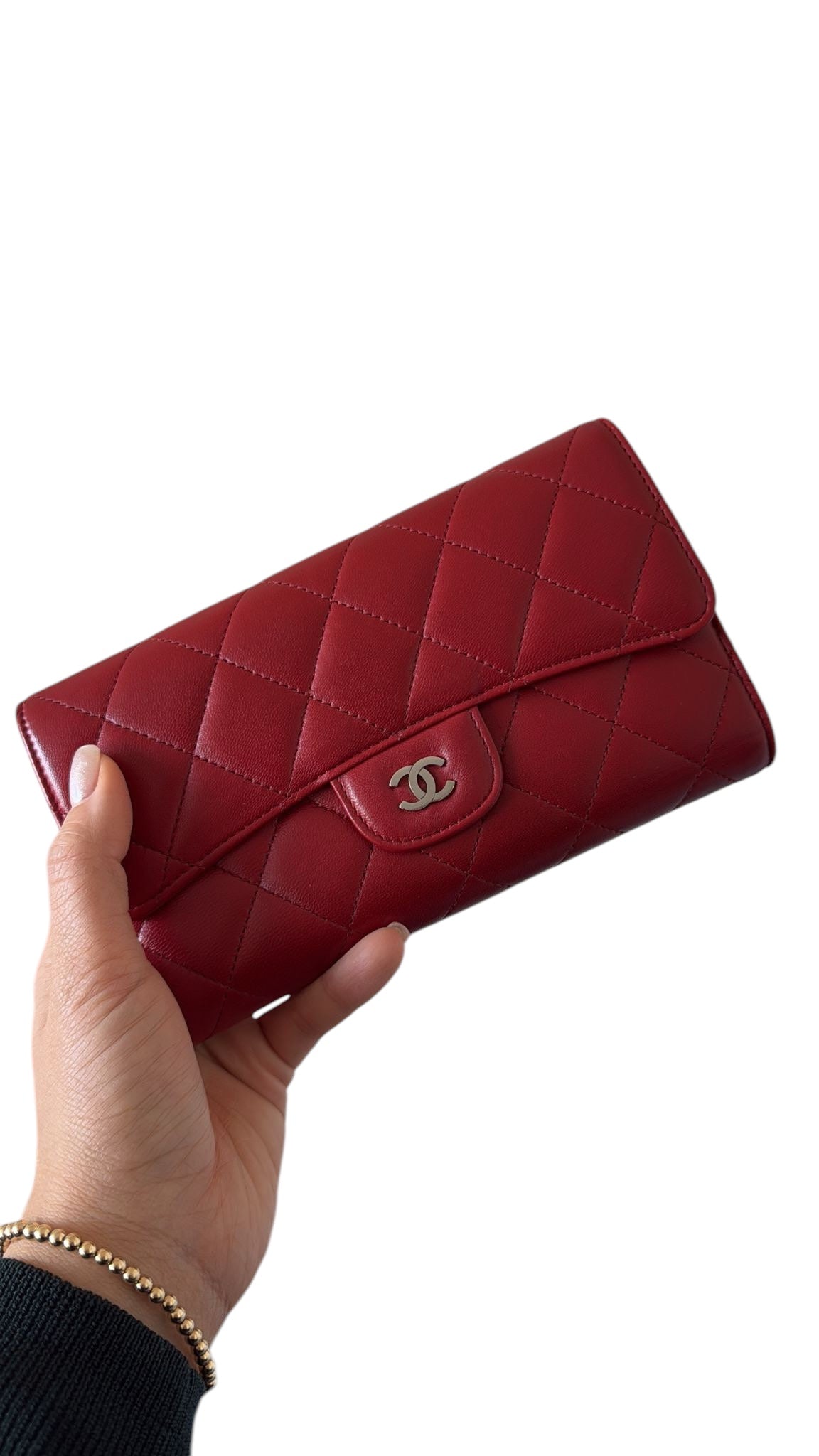 Cartera larga CC Matelasse de piel de cordero roja de segunda mano