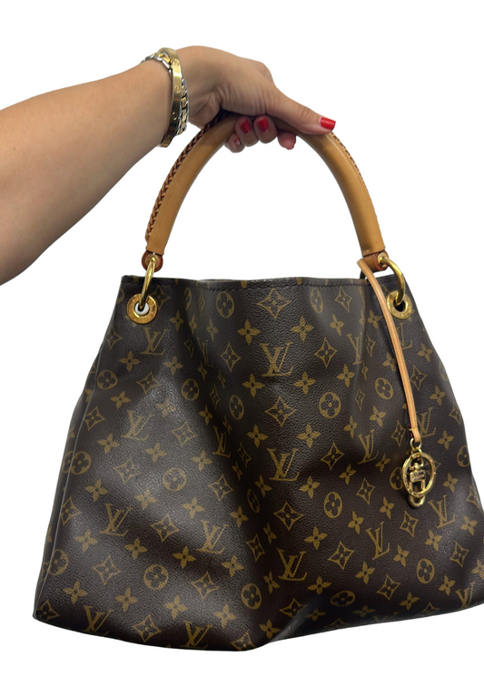 LOUIS VUITTON - Artsy Monogram Canvas