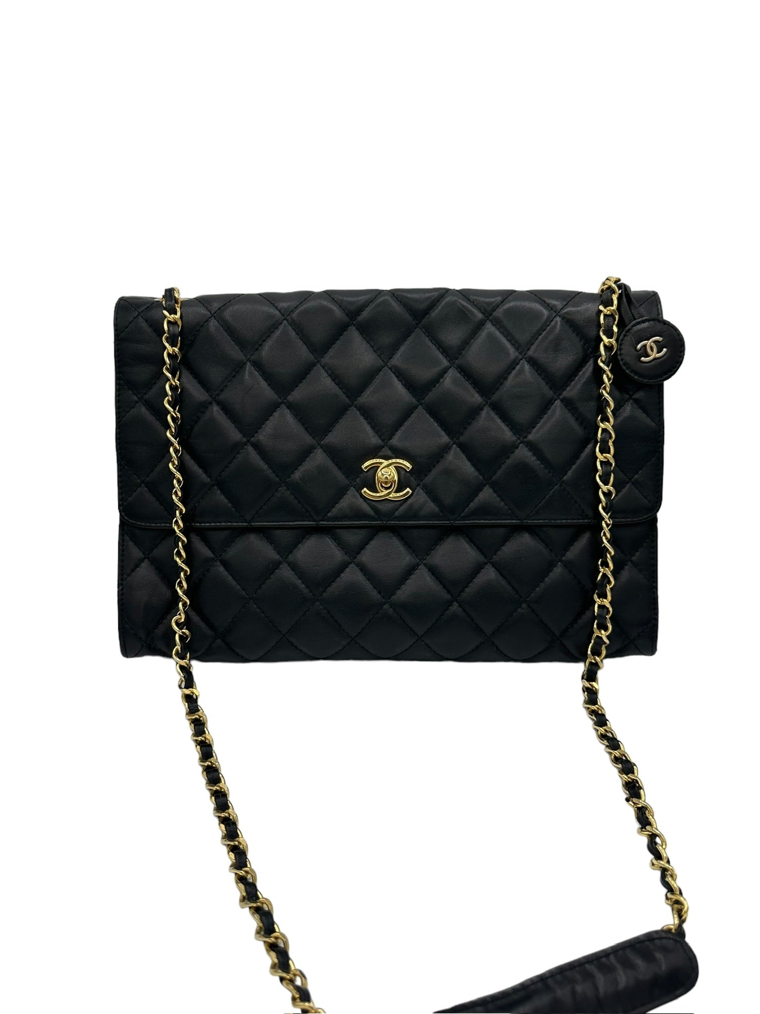 CHANEL - Bolso de hombro Matelasse de piel de cordero negra