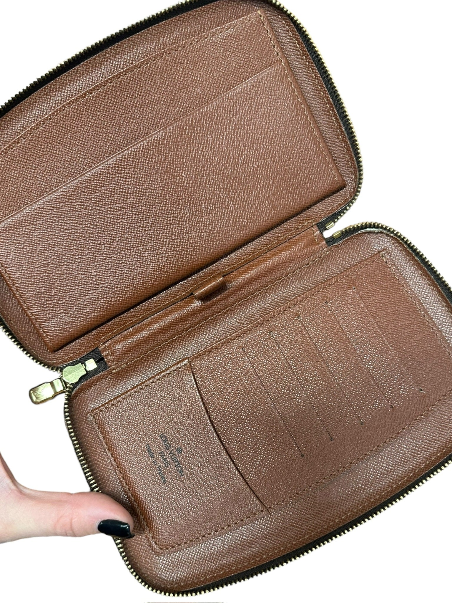 LOUIS VUITTON - Monedero organizador con cremallera y diseño de geodas en lona con monograma