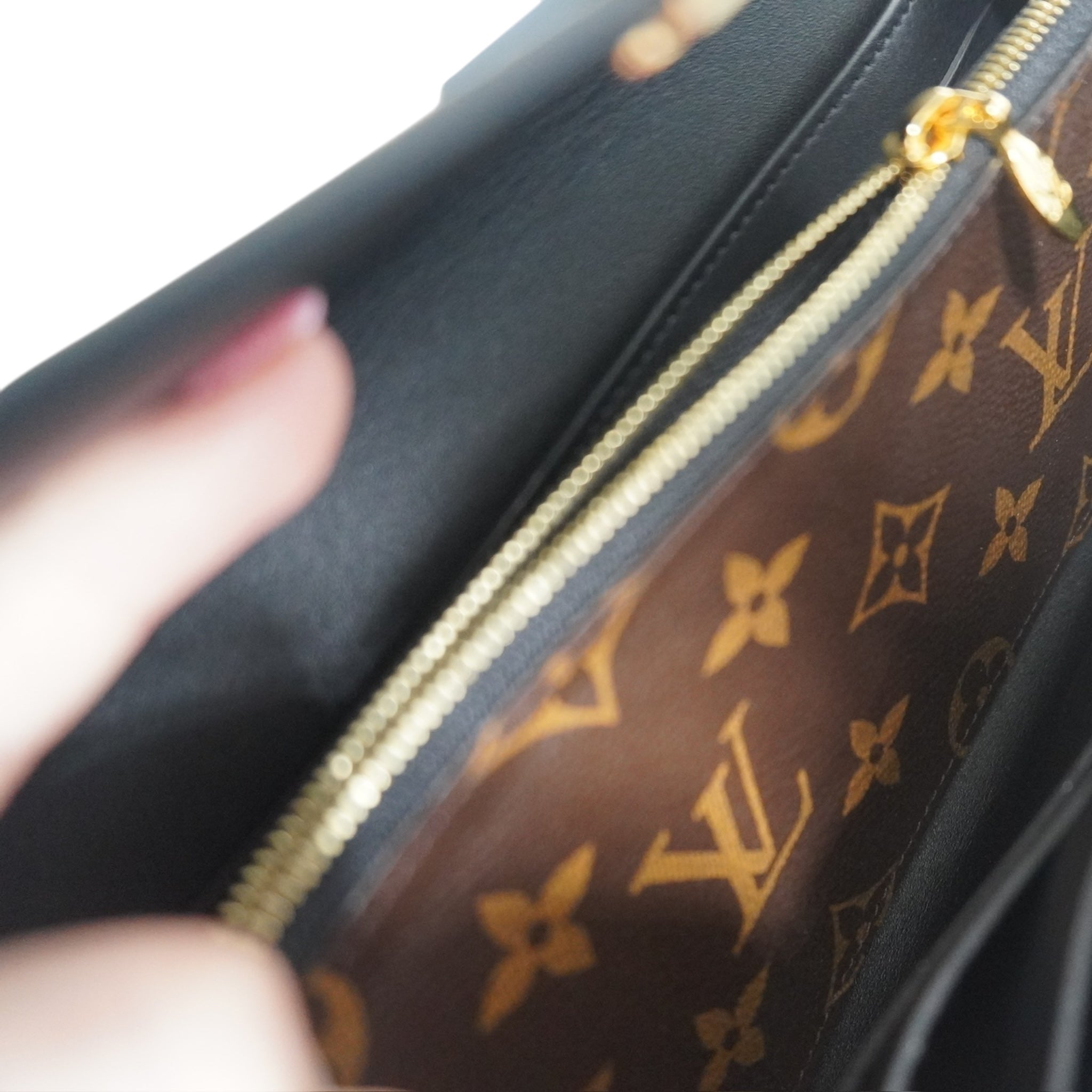 PRE-OWNED LV Cherrywood Black Vernis Long Wallet