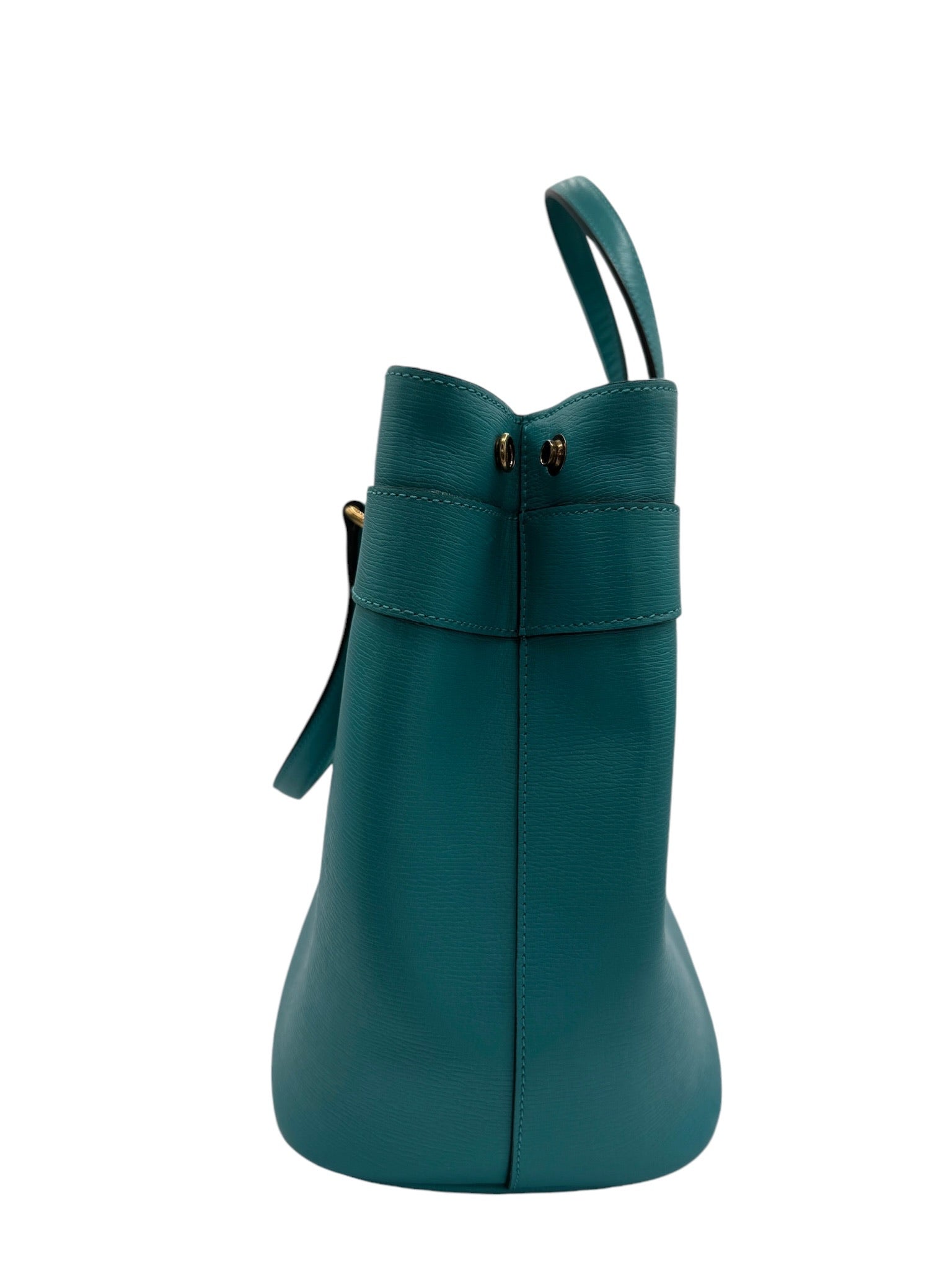 Bolso tote mediano de piel de becerro texturizada en color azul GG de segunda mano