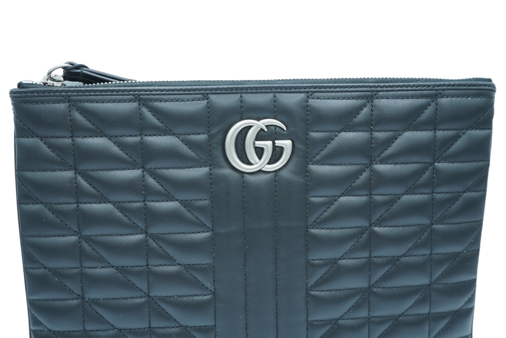 GUCCI - Cartera con cremallera GG Marmont en color negro Matelasse