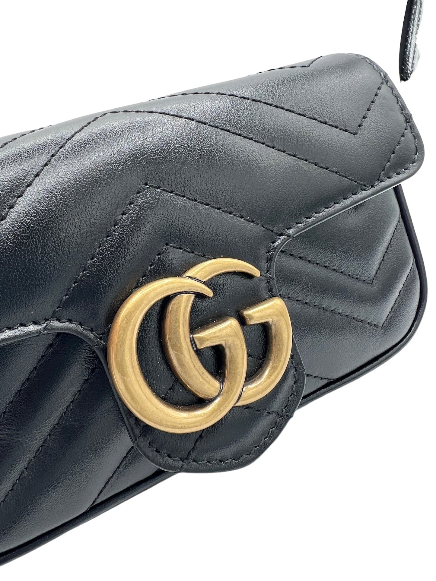 GUCCI - Bolso bandolera GG Super Mini Marmont en color negro