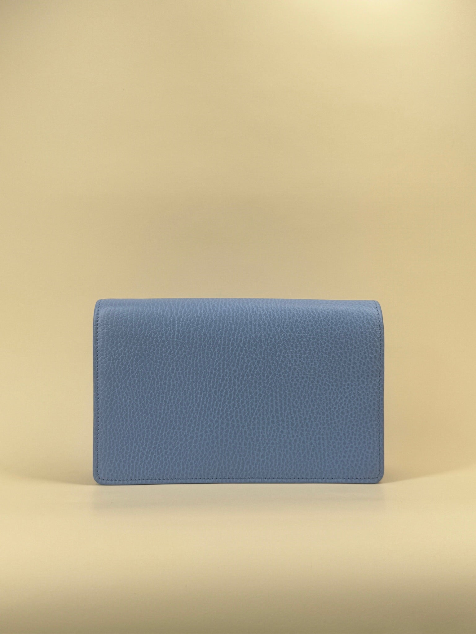 Cartera GG Marmont con cadena de segunda mano, bolso de hombro de piel granulada azul claro