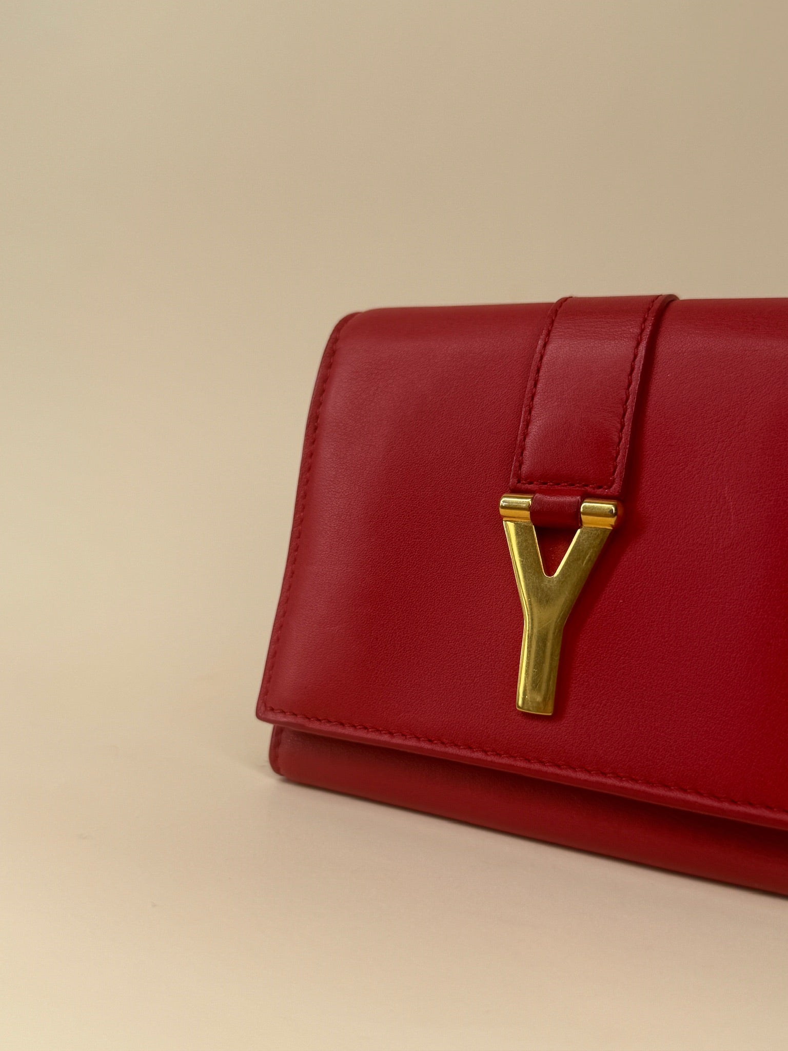 PRE-OWNED Cabas Calfskin Classic Y Compact Wallet in Red