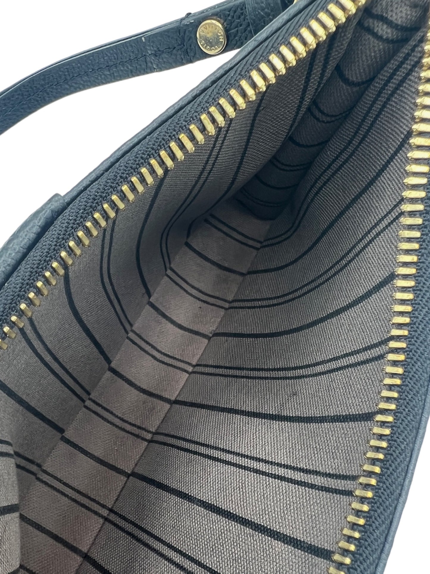 LOUIS VUITTON - Easy Pouch Black Monogram Leather Shoulder Bag