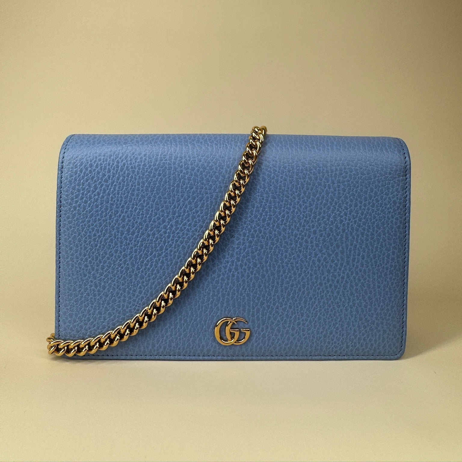 Cartera GG Marmont con cadena de segunda mano, bolso de hombro de piel granulada azul claro