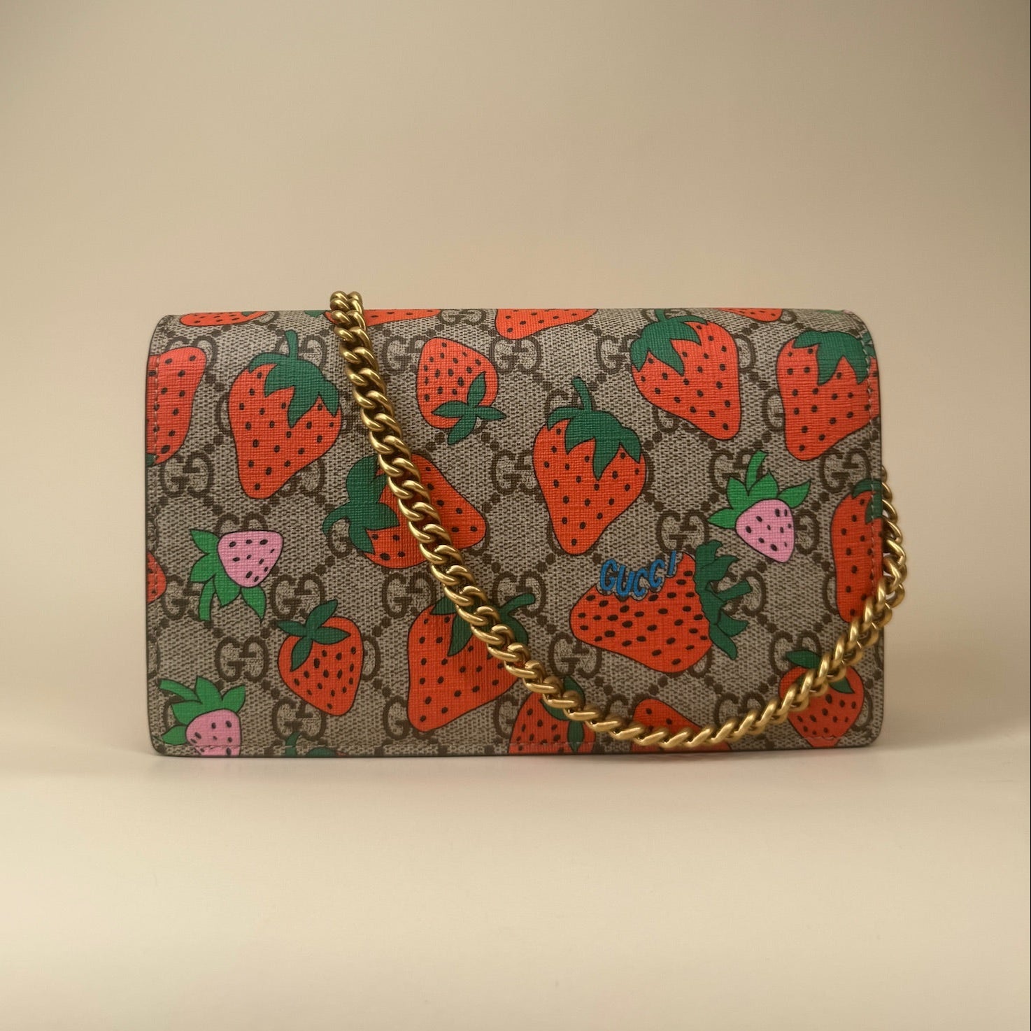 Bolso de hombro con cadena y monograma GG Supreme de fresa de segunda mano