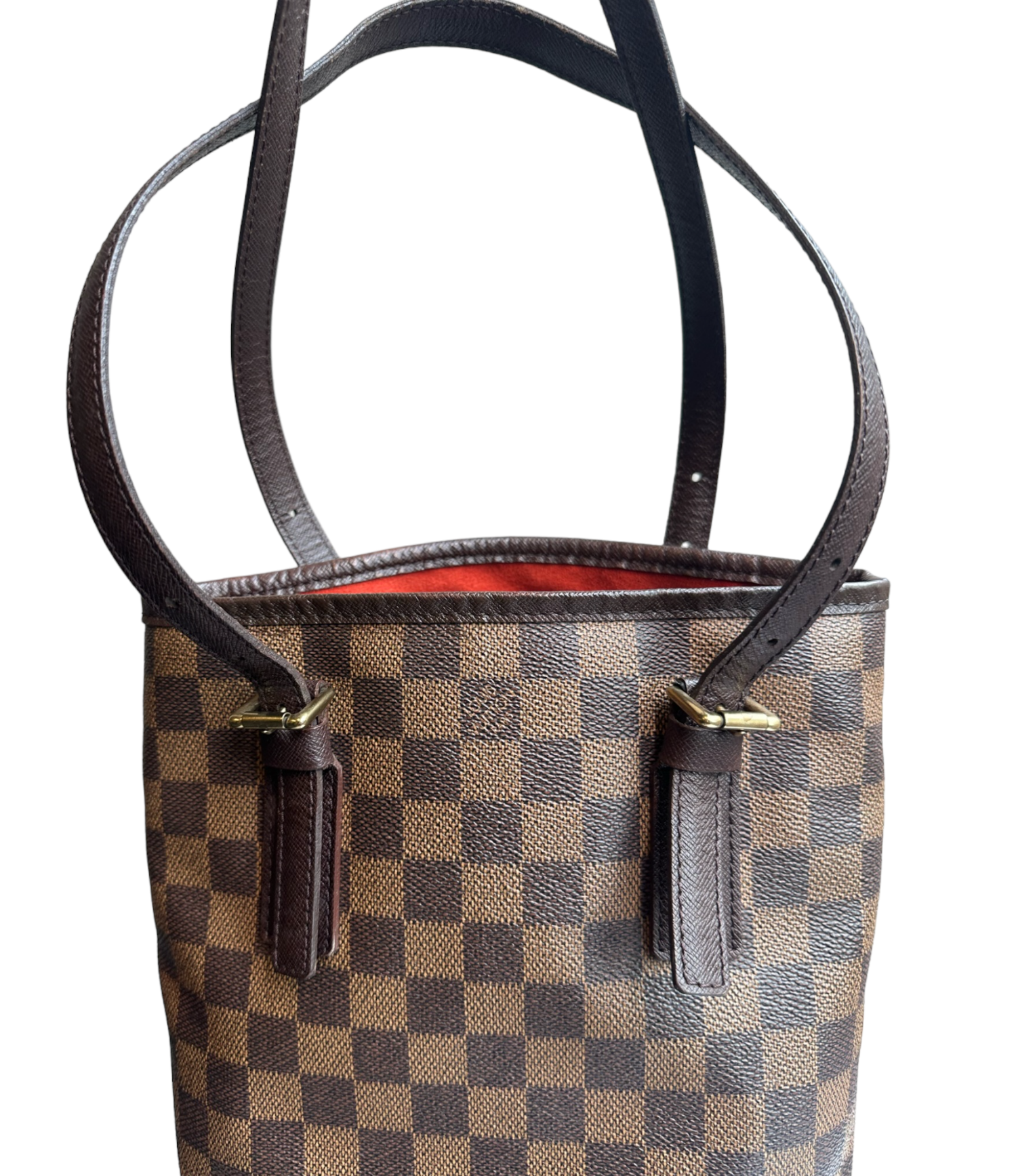 This Louis Vuitton bucket bag in damier ebene print on @miloutjioe