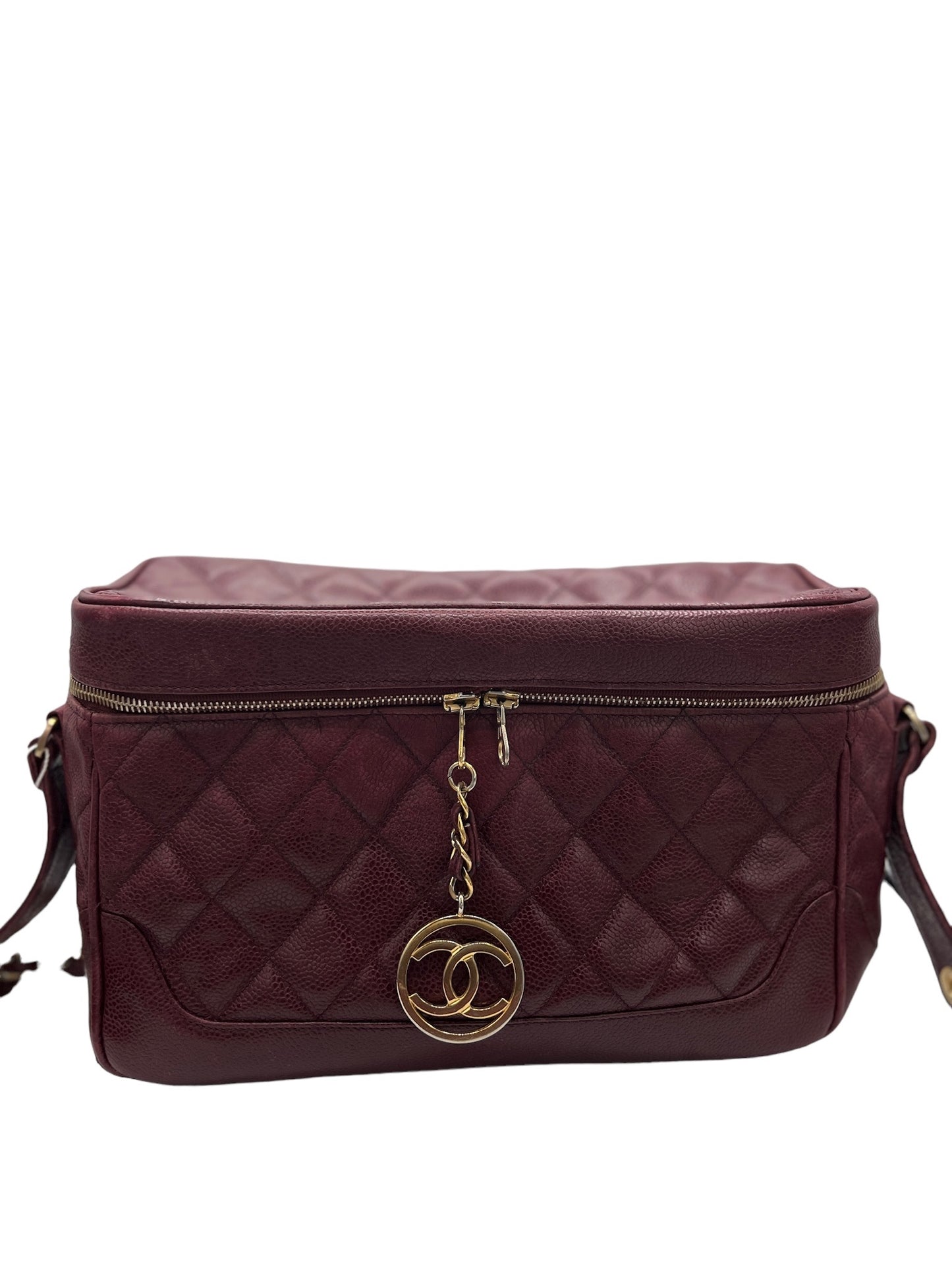 CHANEL - Bolso bandolera grande con cremallera y diseño de caviar acolchado