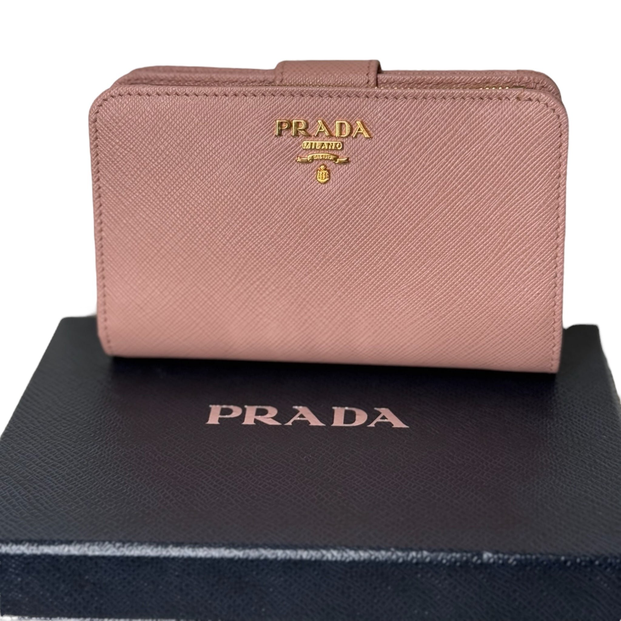 Cartera corta de piel saffiano rosa de segunda mano