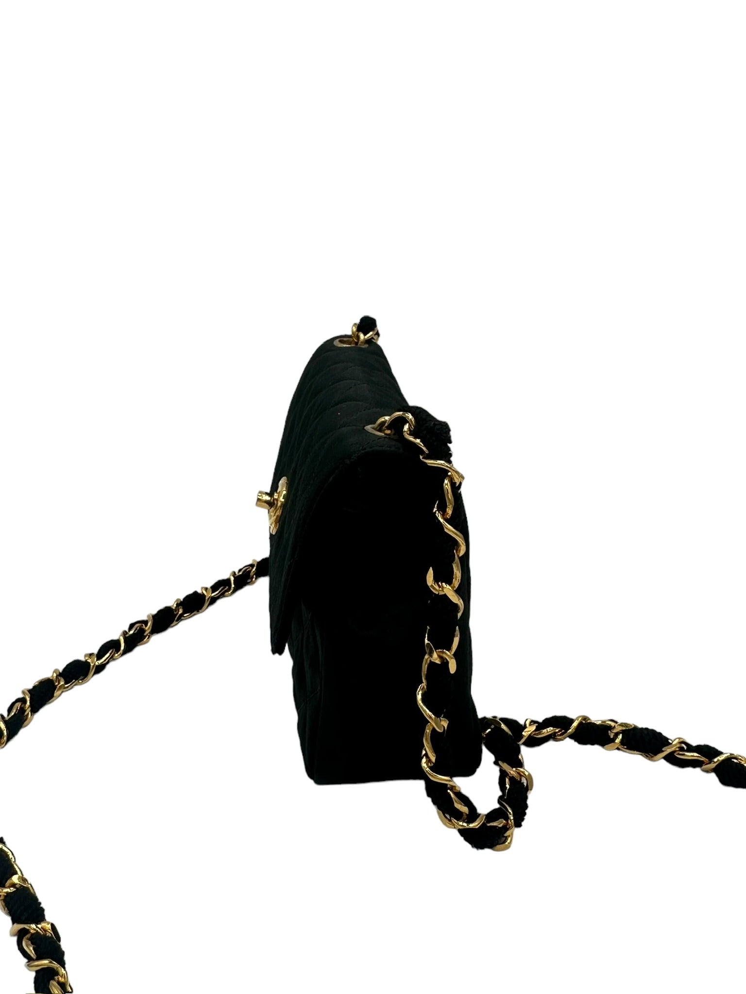 CHANEL - Bolso con solapa acolchado de satén