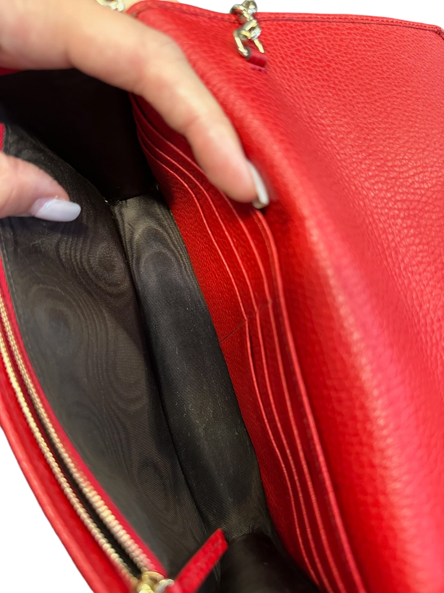 GUCCI - Cartera con cadena Soho de piel de becerro granulada roja