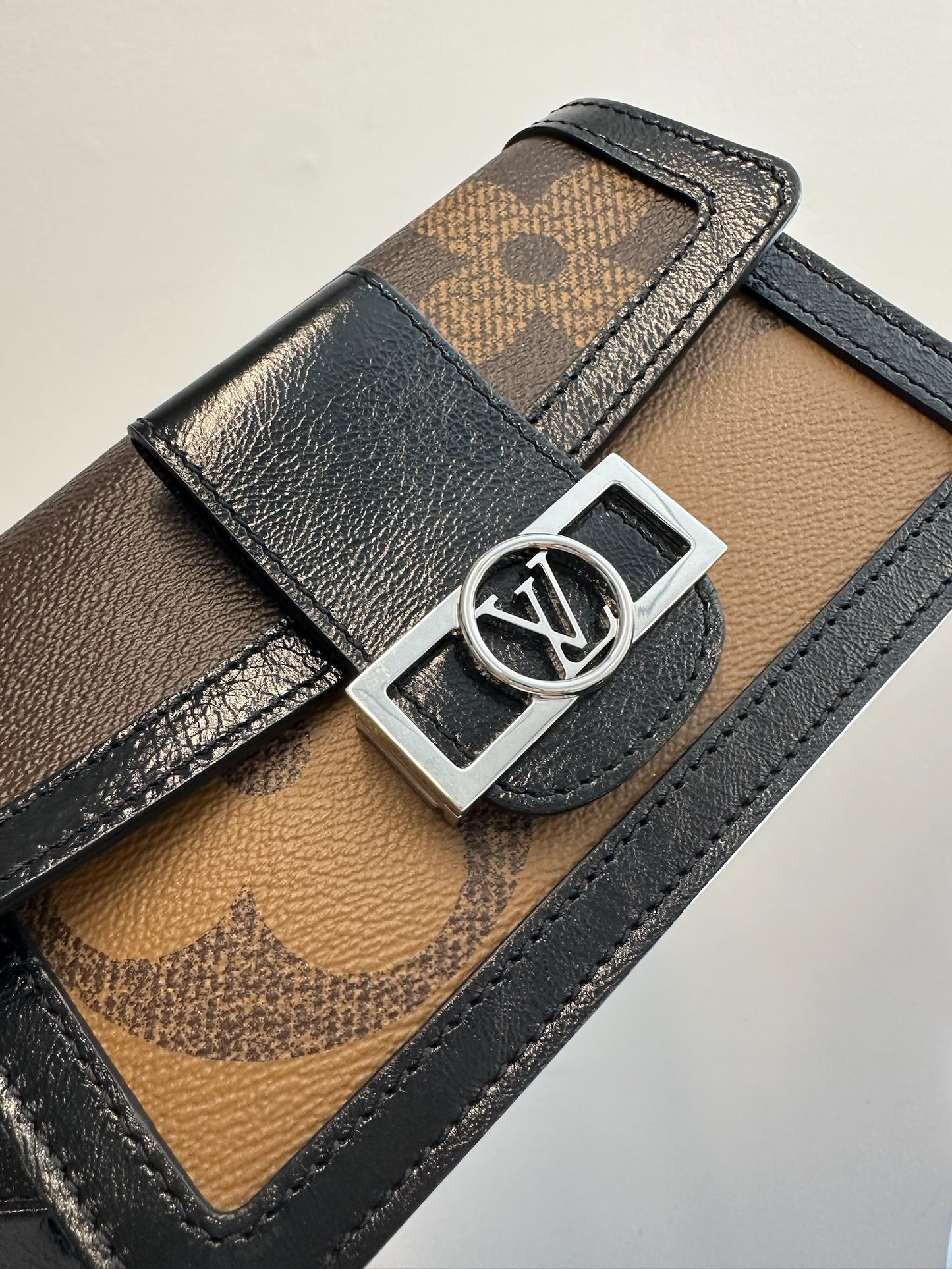 LOUIS VUITTON - Black Reverse Monogram Canvas Dauphine Belt Bag