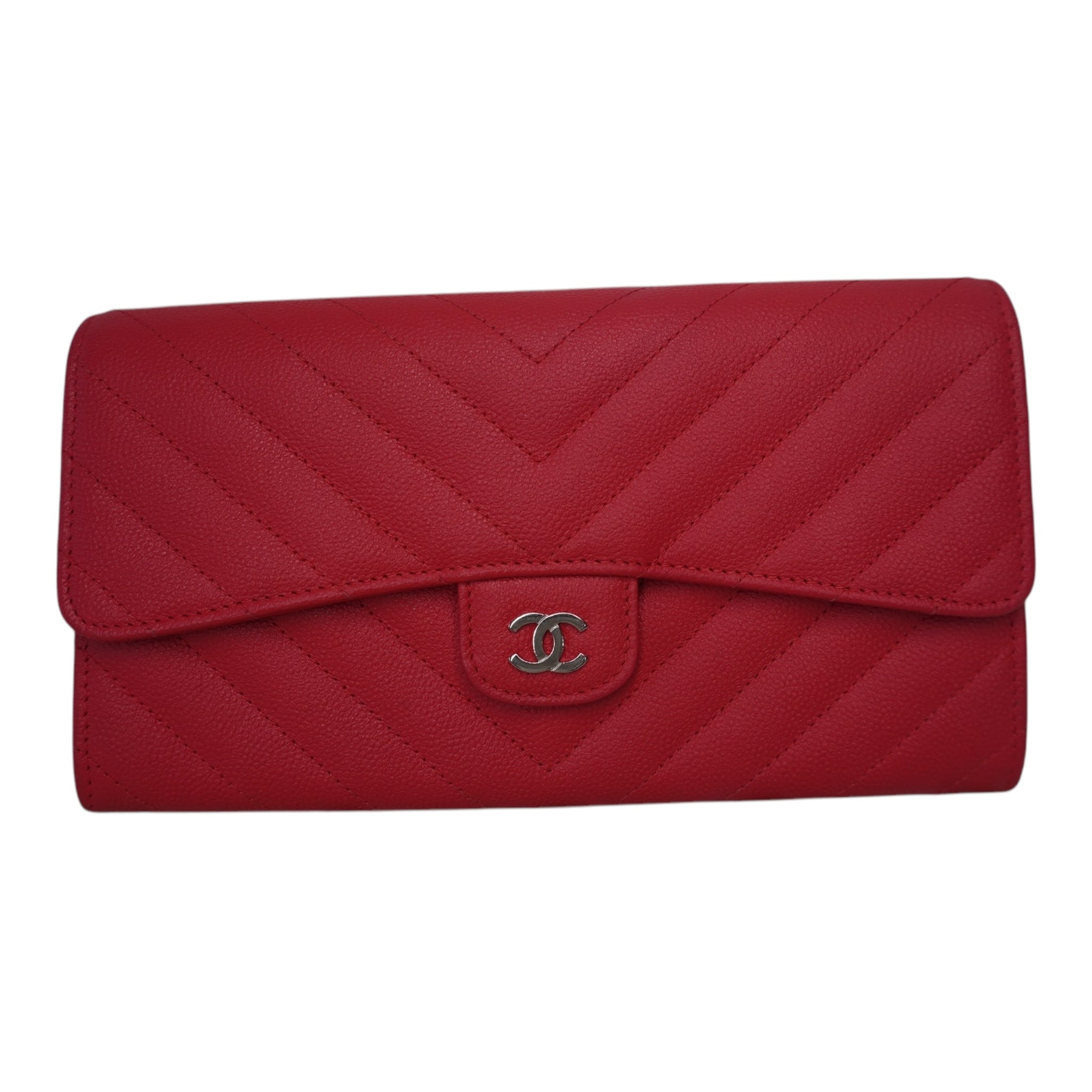 Cartera larga con solapa CC Caviar color rosa frambuesa de segunda mano